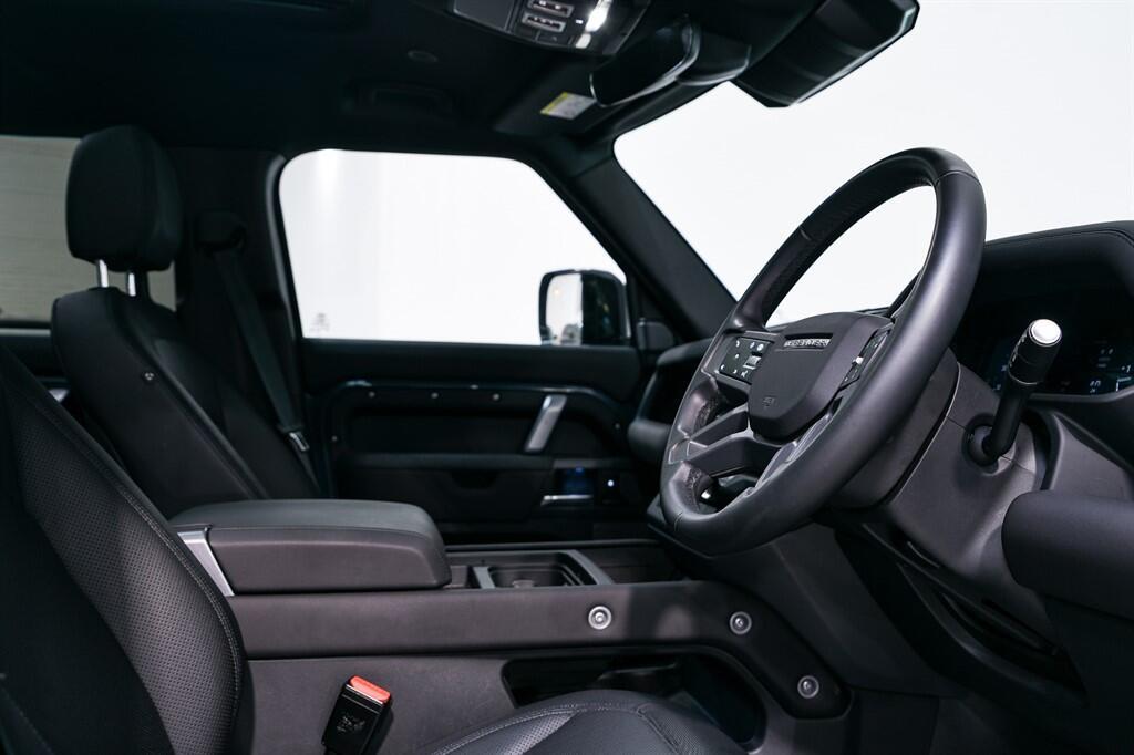 Land Rover Defender 110 - Image 20