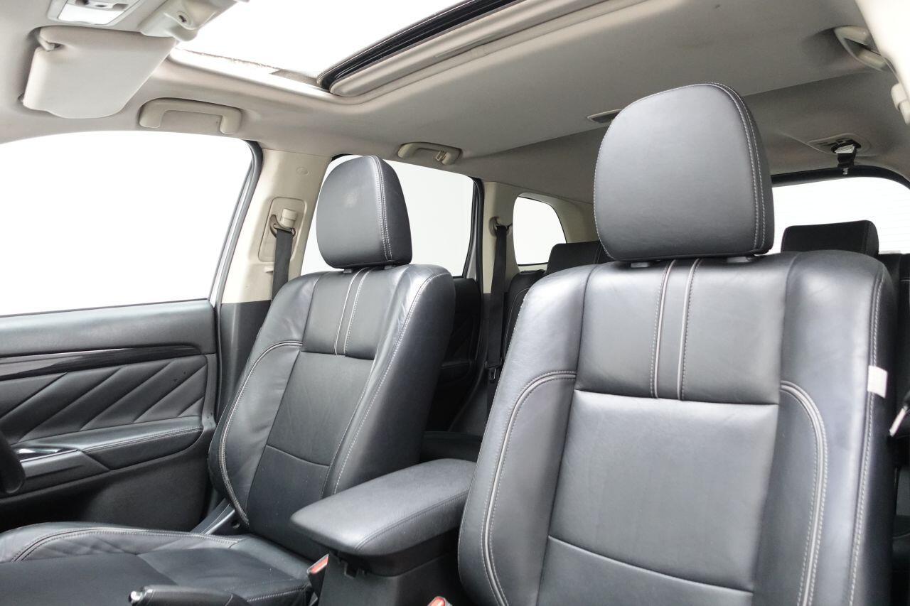 Mitsubishi Outlander - Image 17