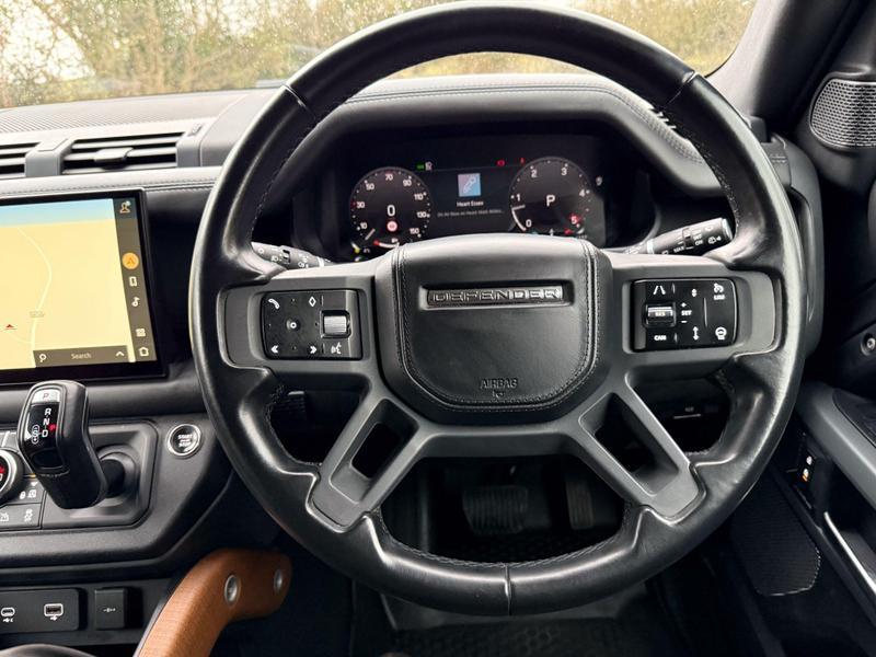 Land Rover DEFENDER 110 - Image 6