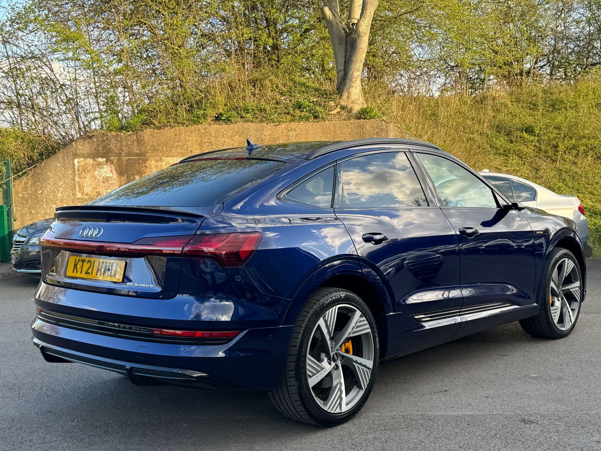 Audi E-Tron - Image 10