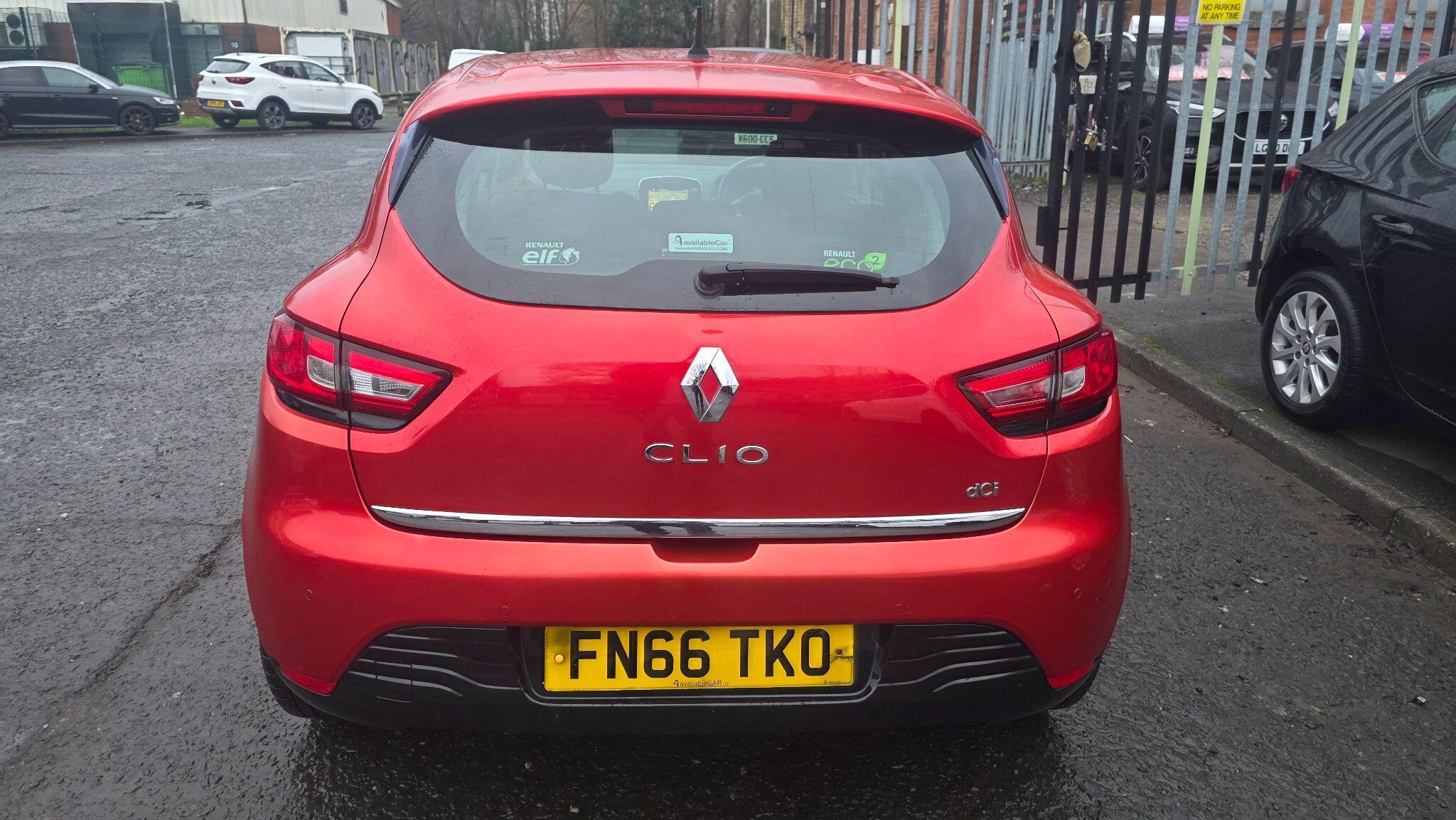 Renault Clio - Image 13