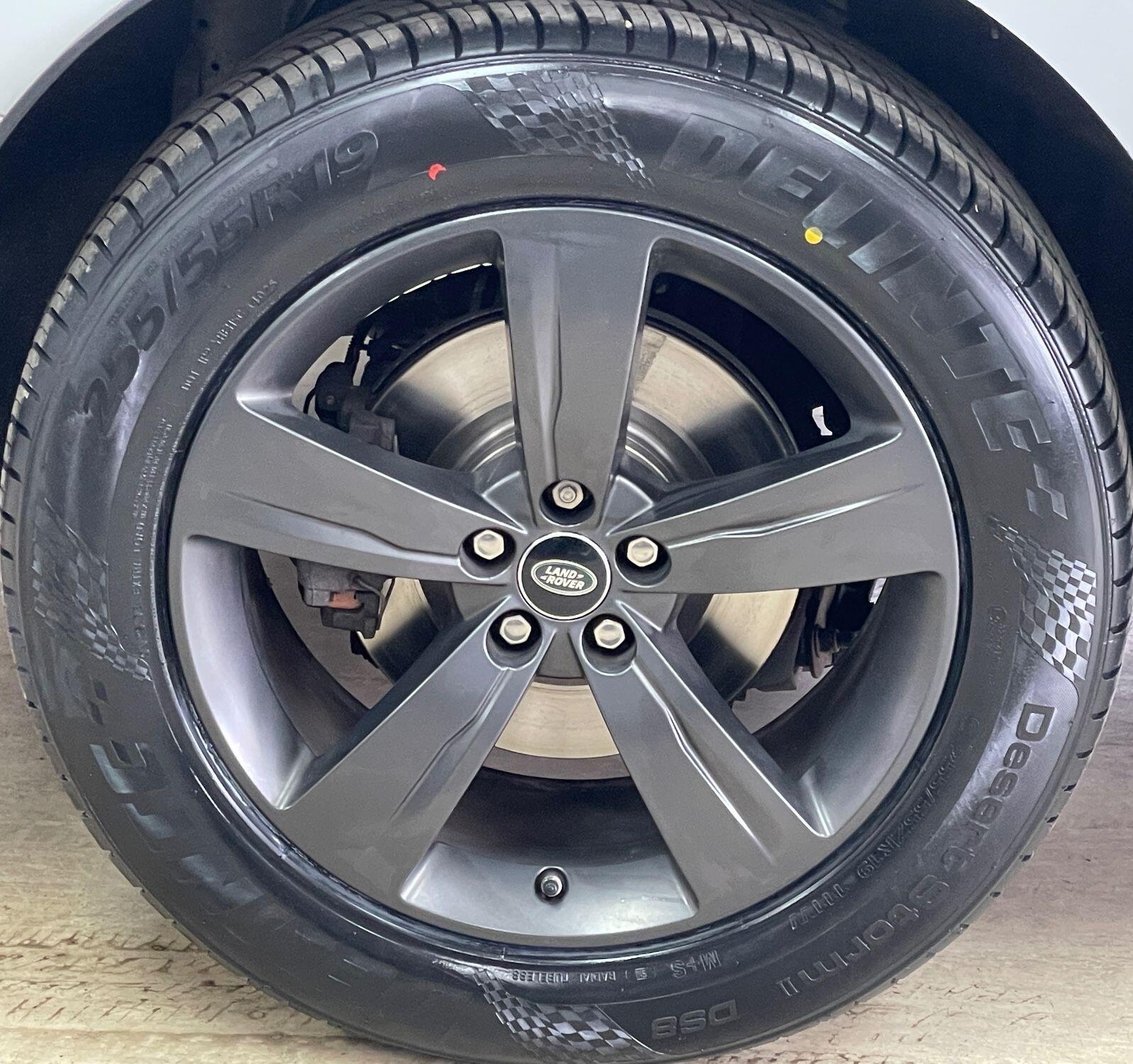Land Rover Range Rover Velar - Image 15