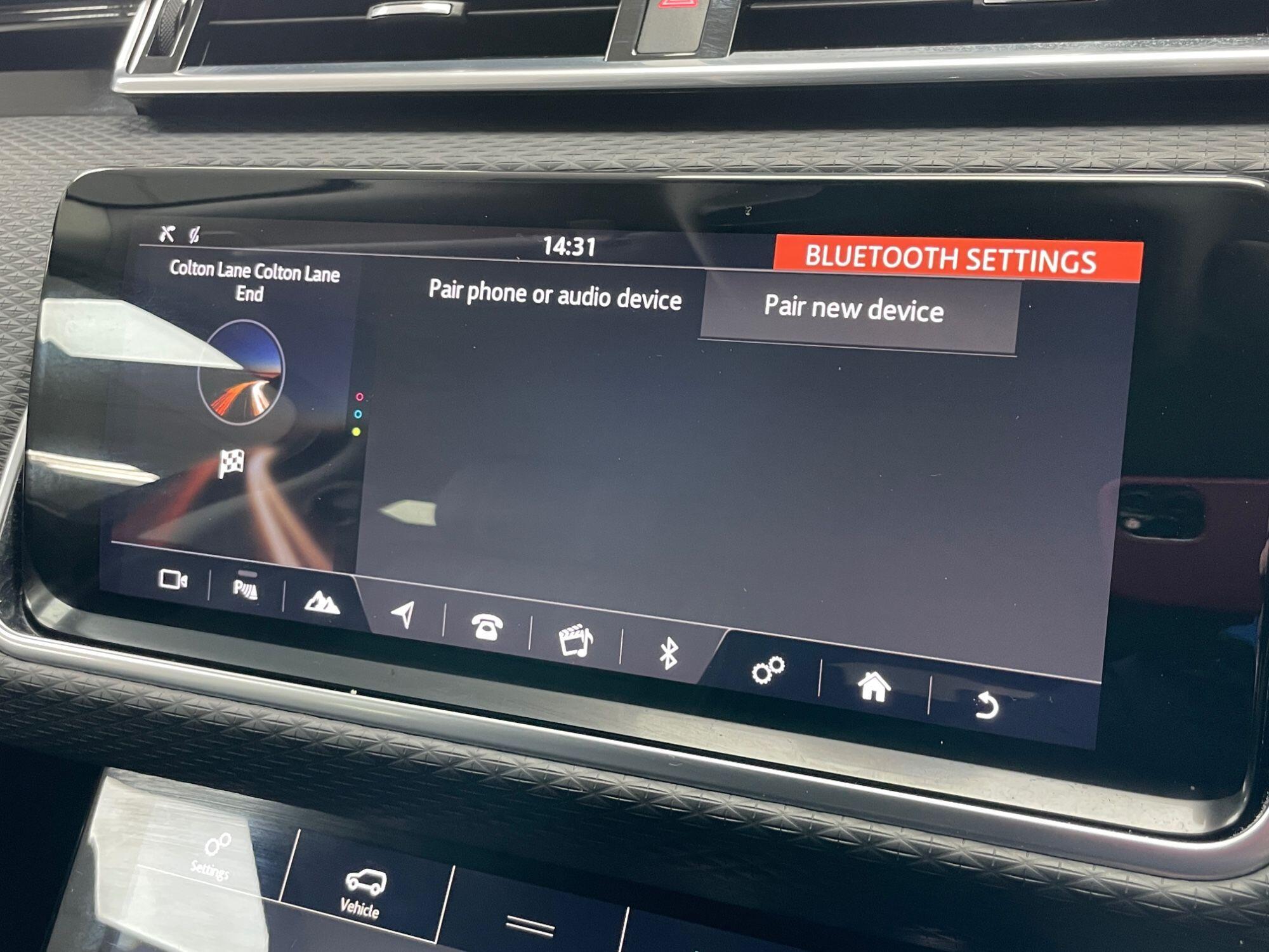 Land Rover Range Rover Velar - Image 44