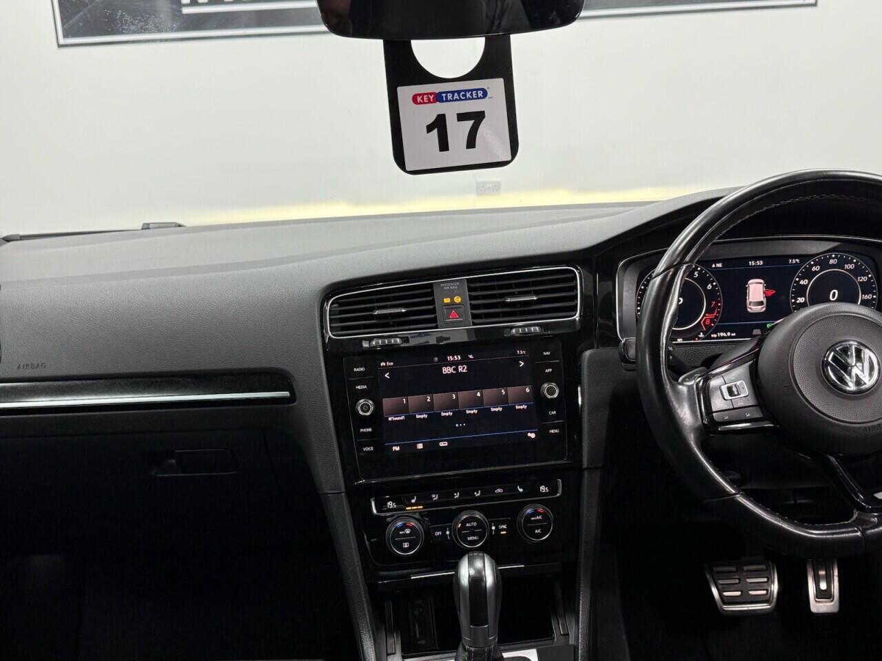 Volkswagen Golf - Image 25