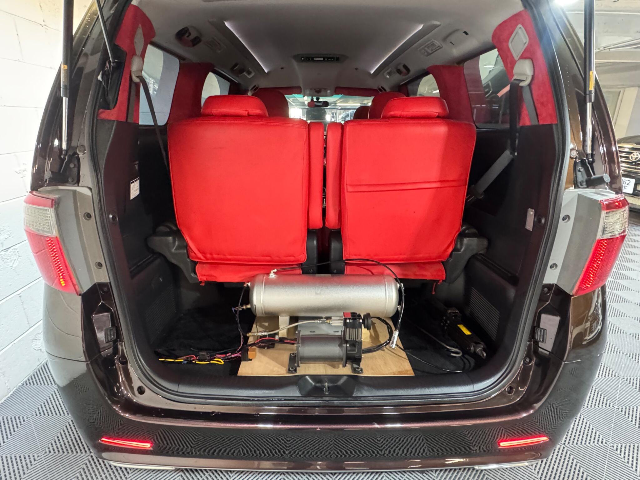 Toyota Alphard - Image 16