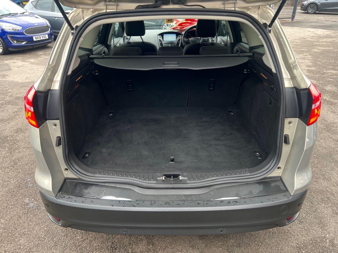 Ford Focus - Image 6