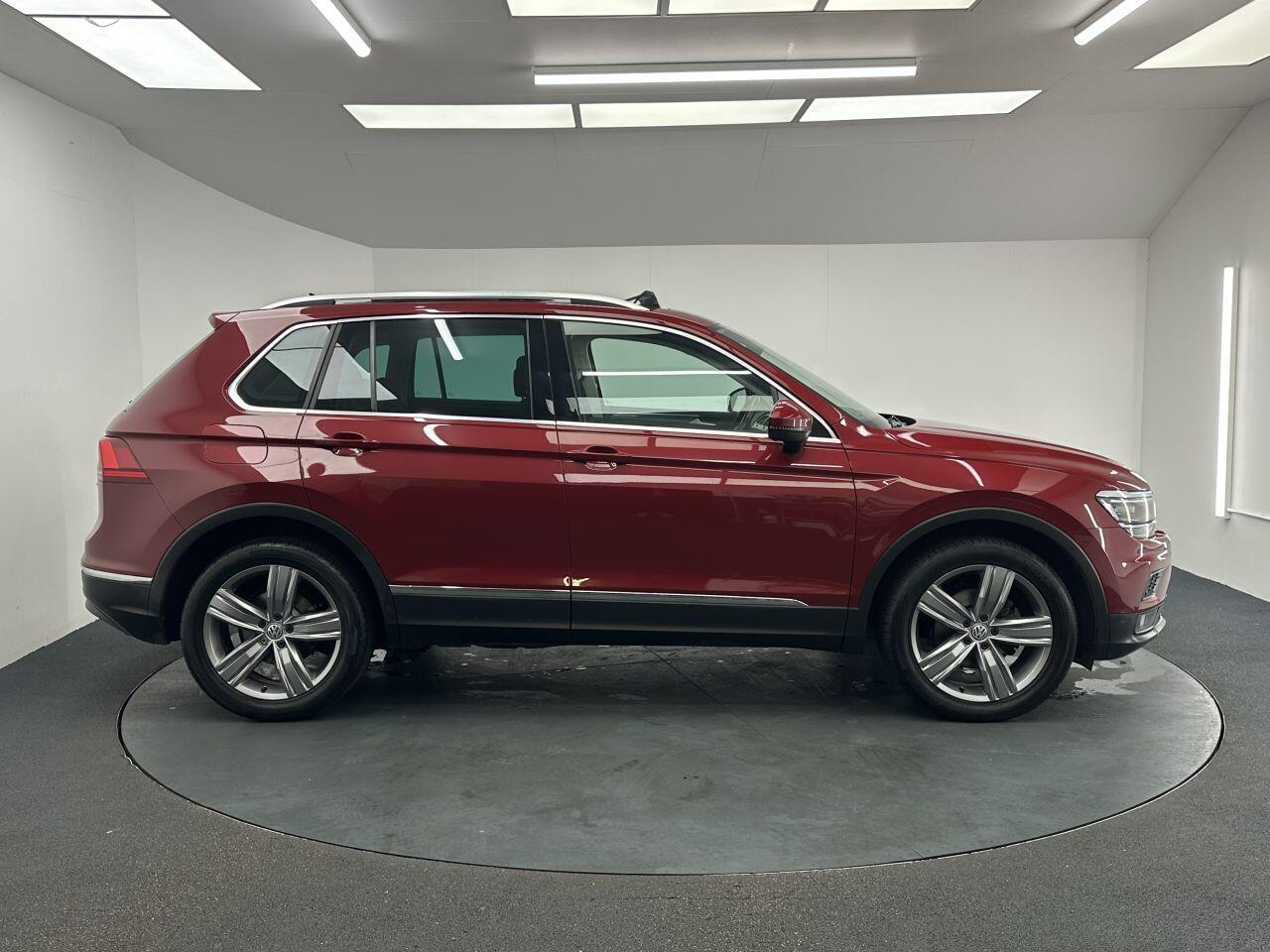 Volkswagen Tiguan - Image 11