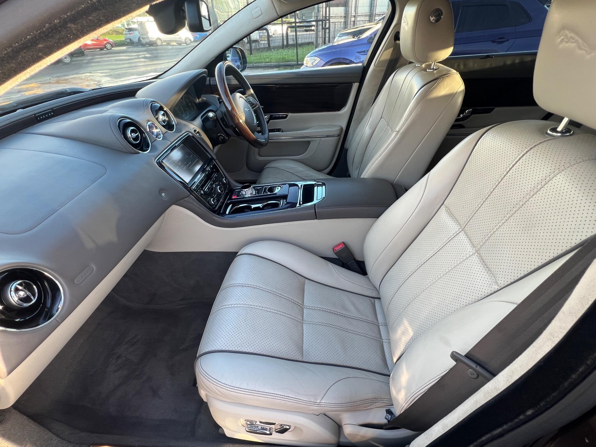 Jaguar XJ - Image 16