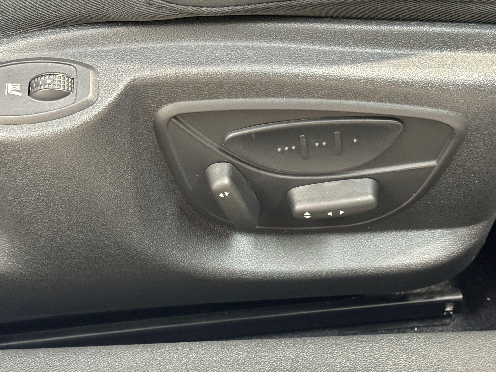 Renault Megane - Image 61