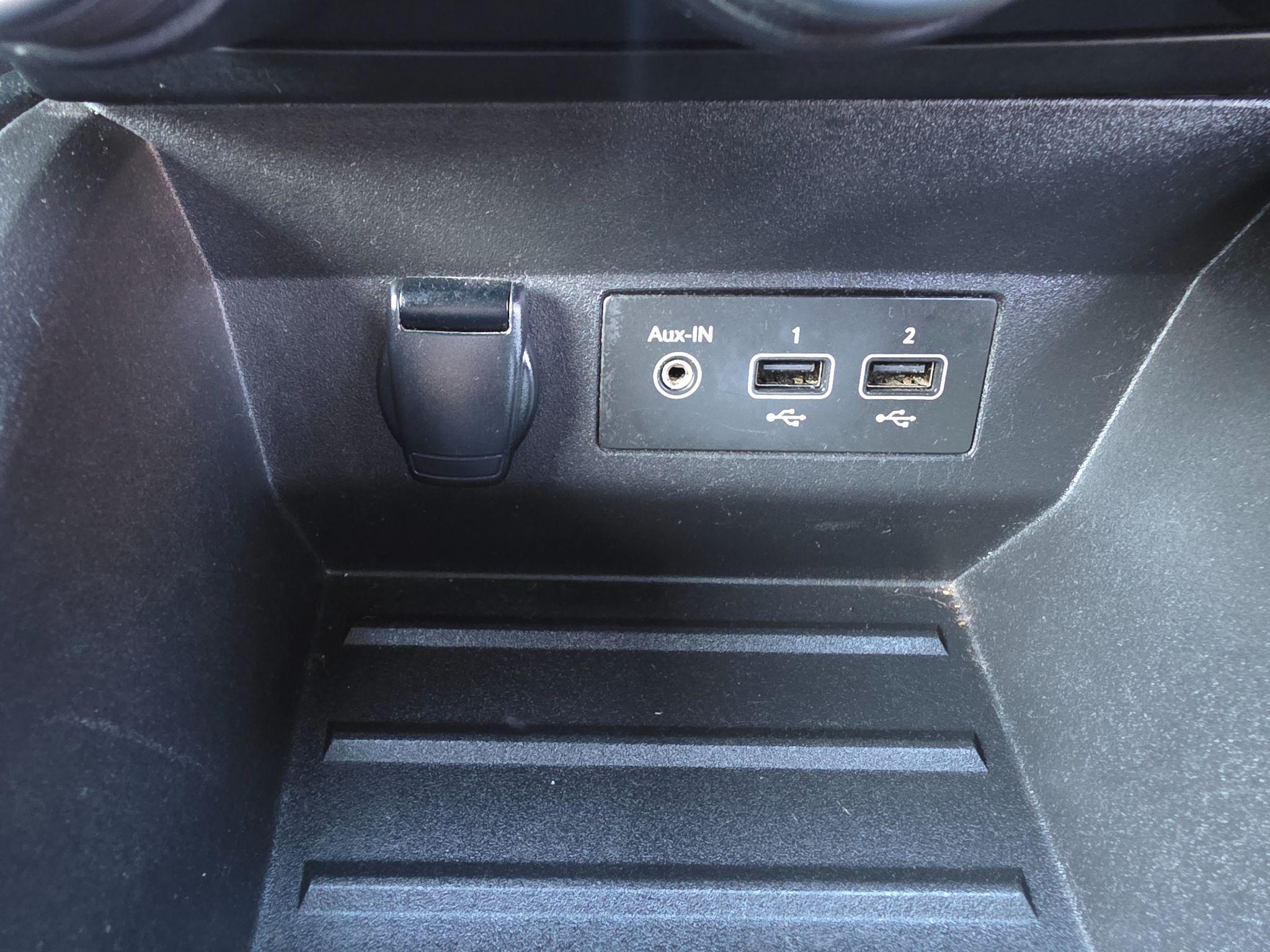 Renault Clio - Image 33