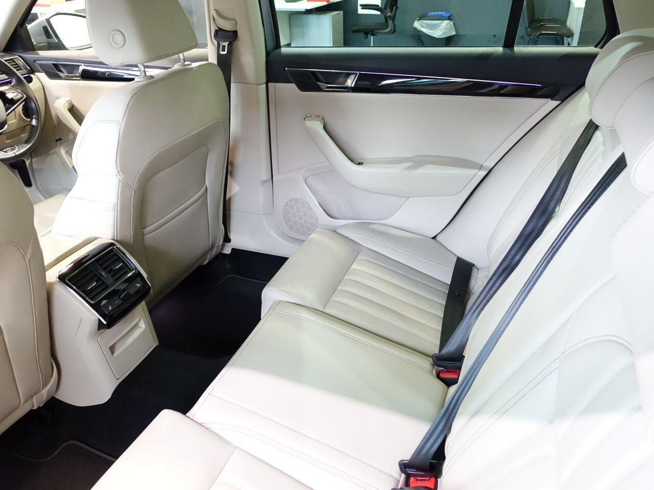 Skoda Superb - Image 21