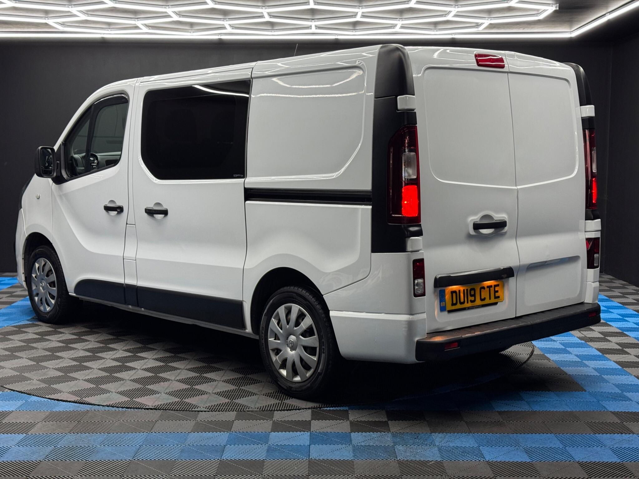 Vauxhall Vivaro - Image 7