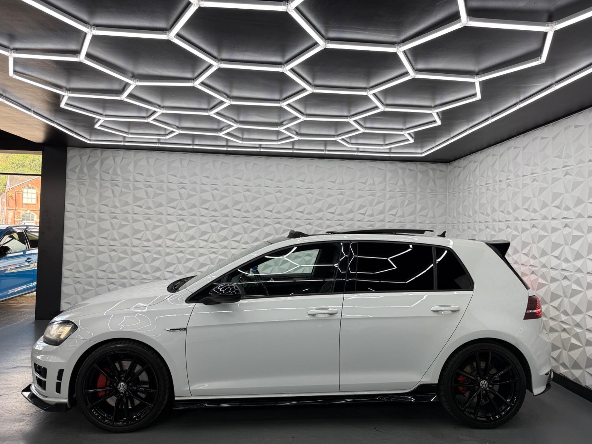 Volkswagen Golf - Image 10