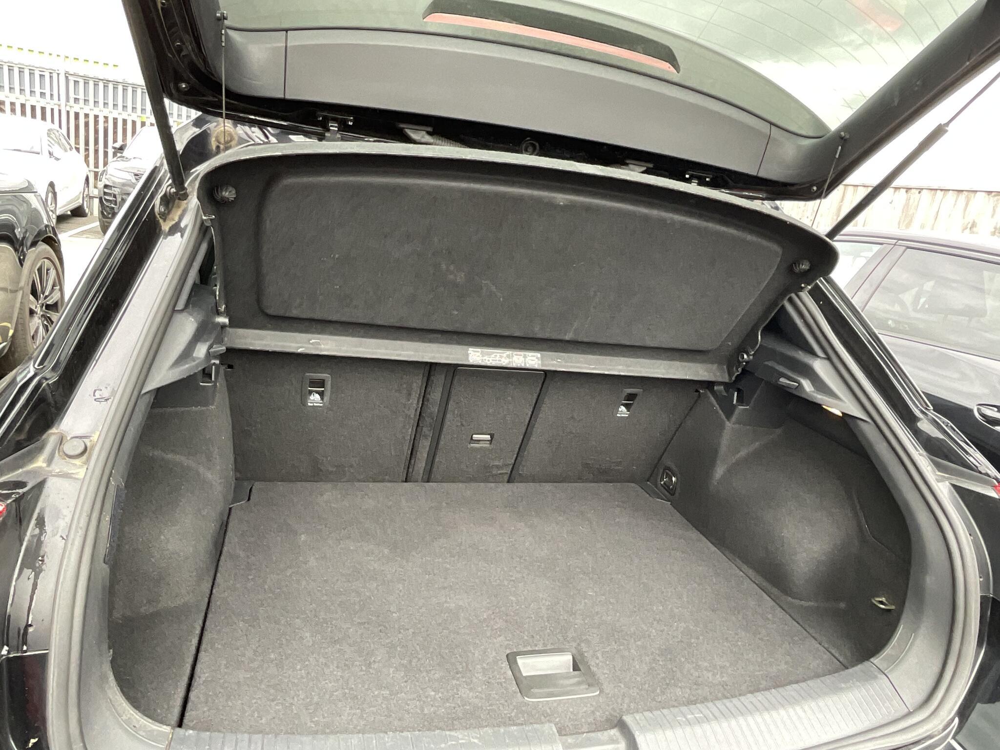 Volkswagen T-Roc - Image 20