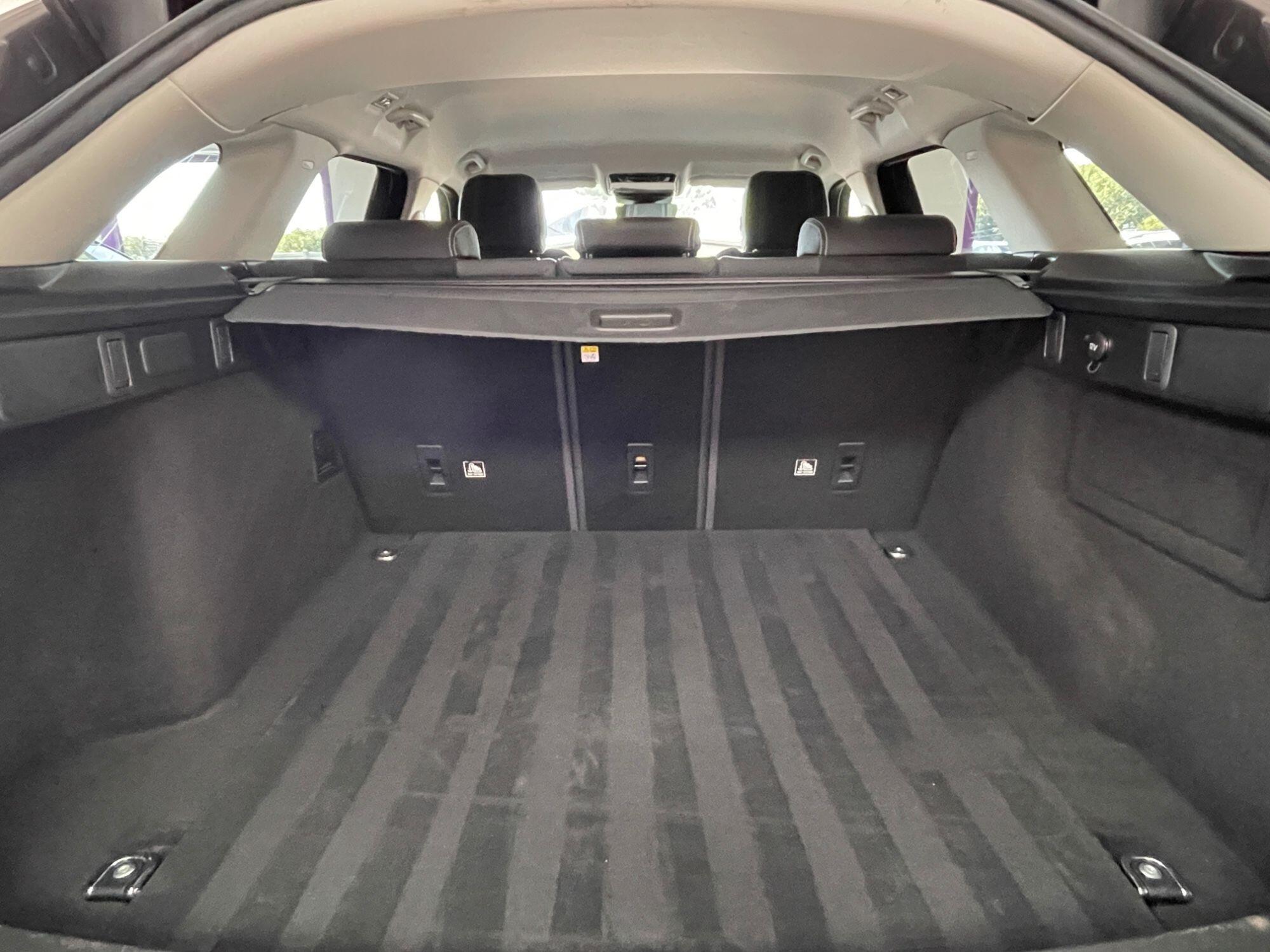 Land Rover Range Rover Velar - Image 18