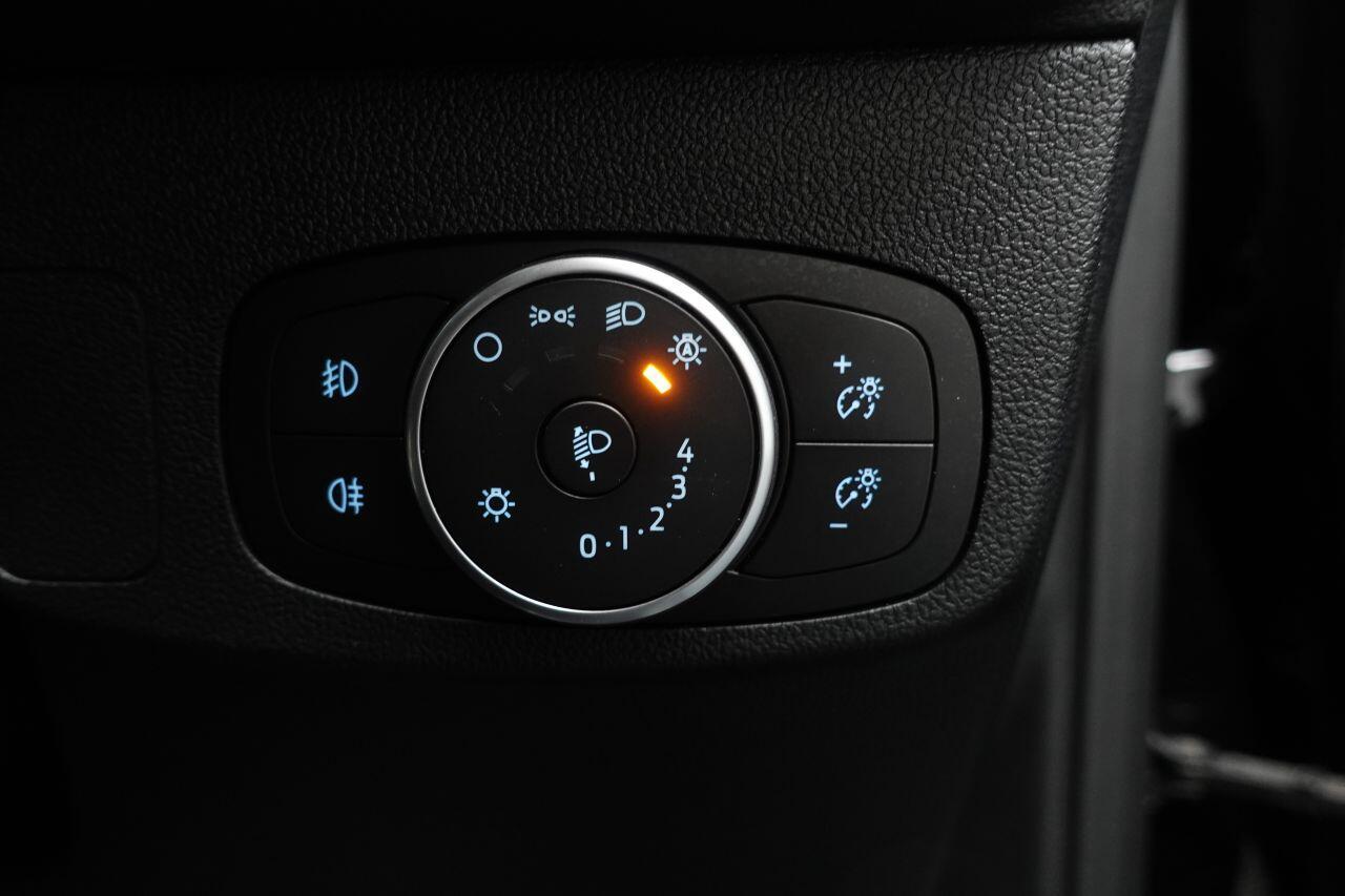 Ford Focus - Image 48