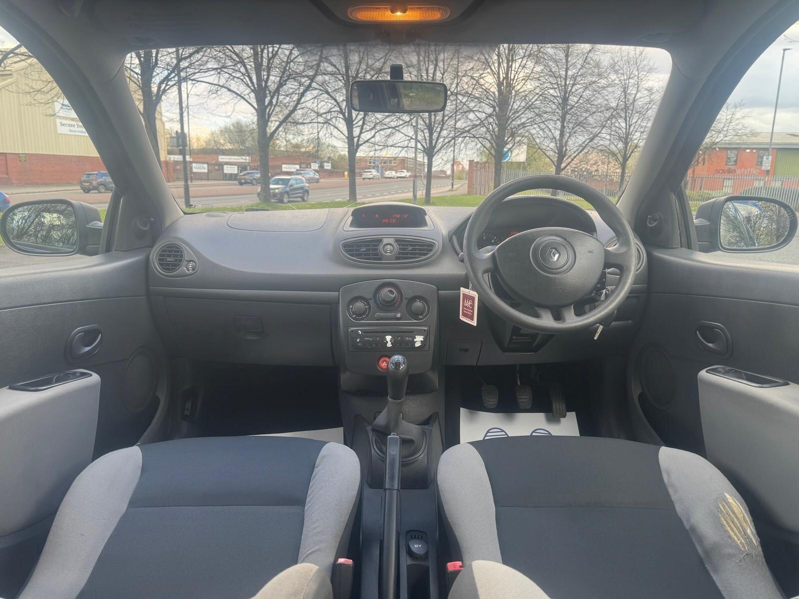 Renault Clio - Image 15