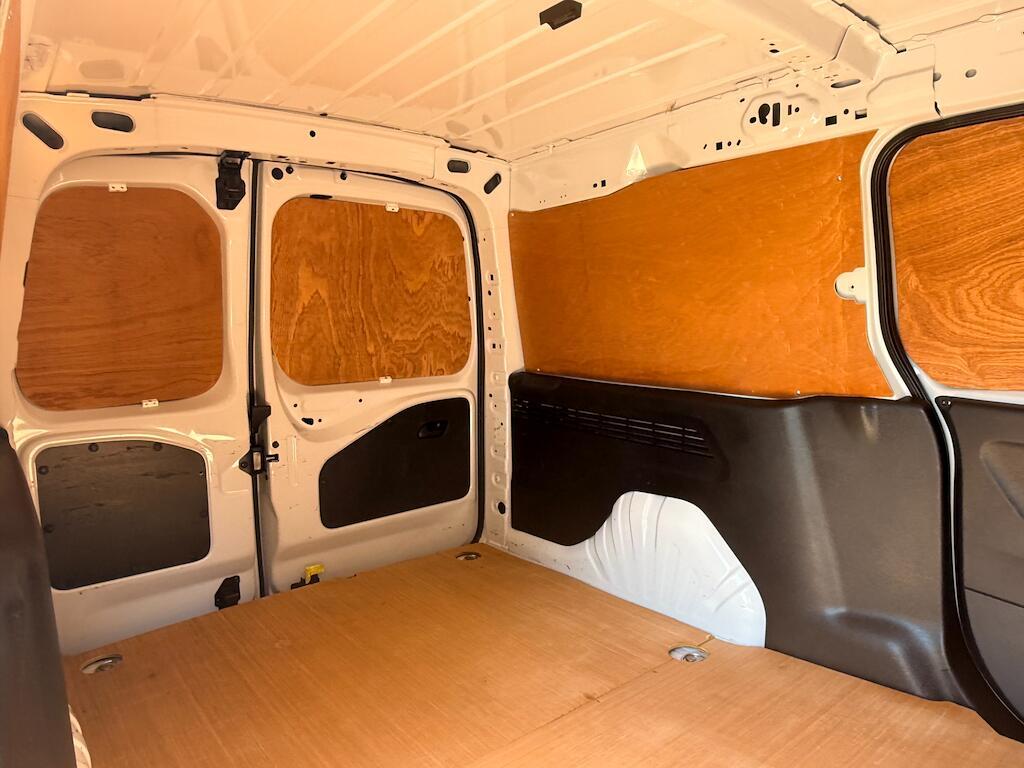 Vauxhall Combo - Image 9