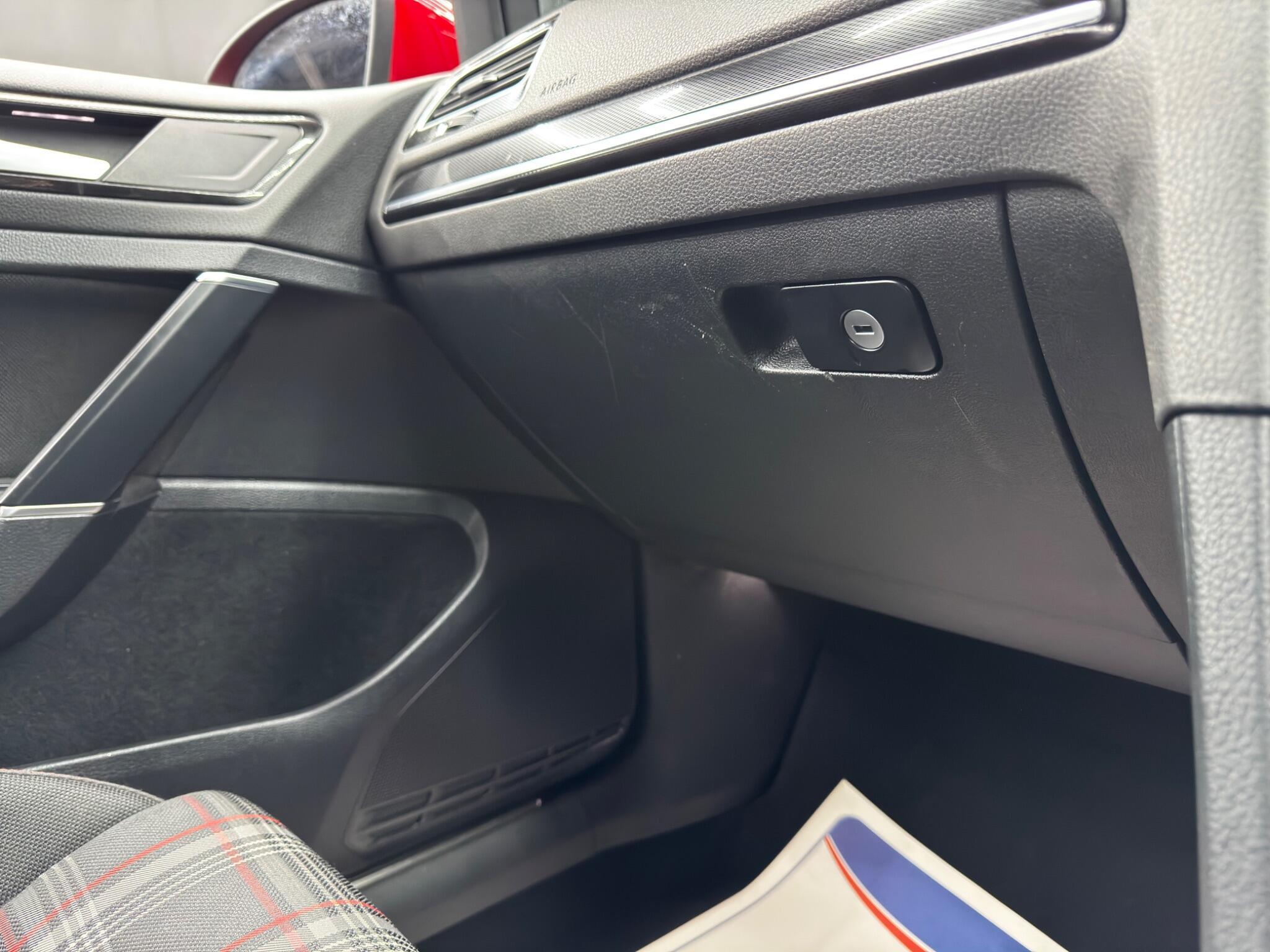 Volkswagen Golf - Image 36