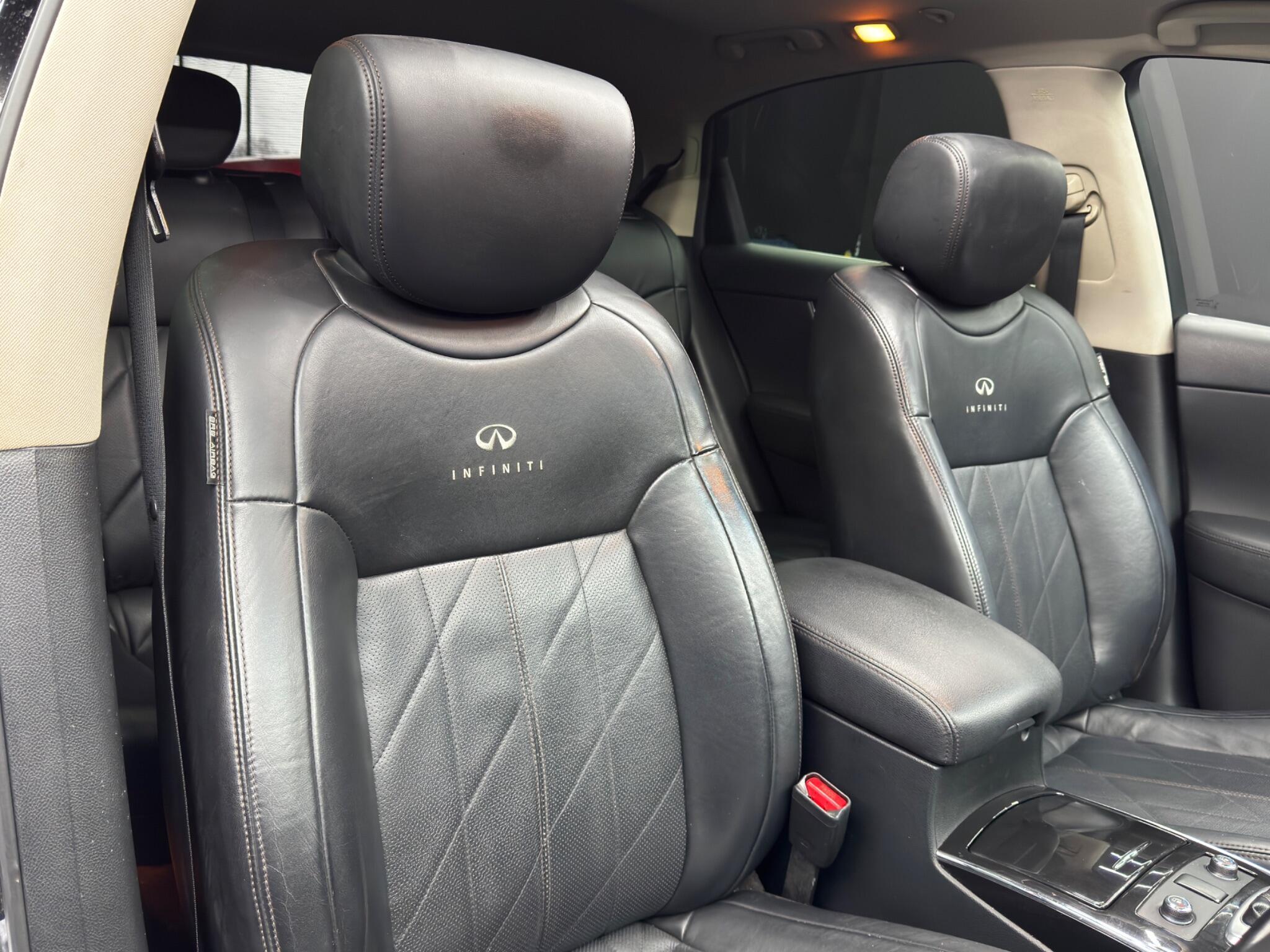 Infiniti QX70 - Image 12