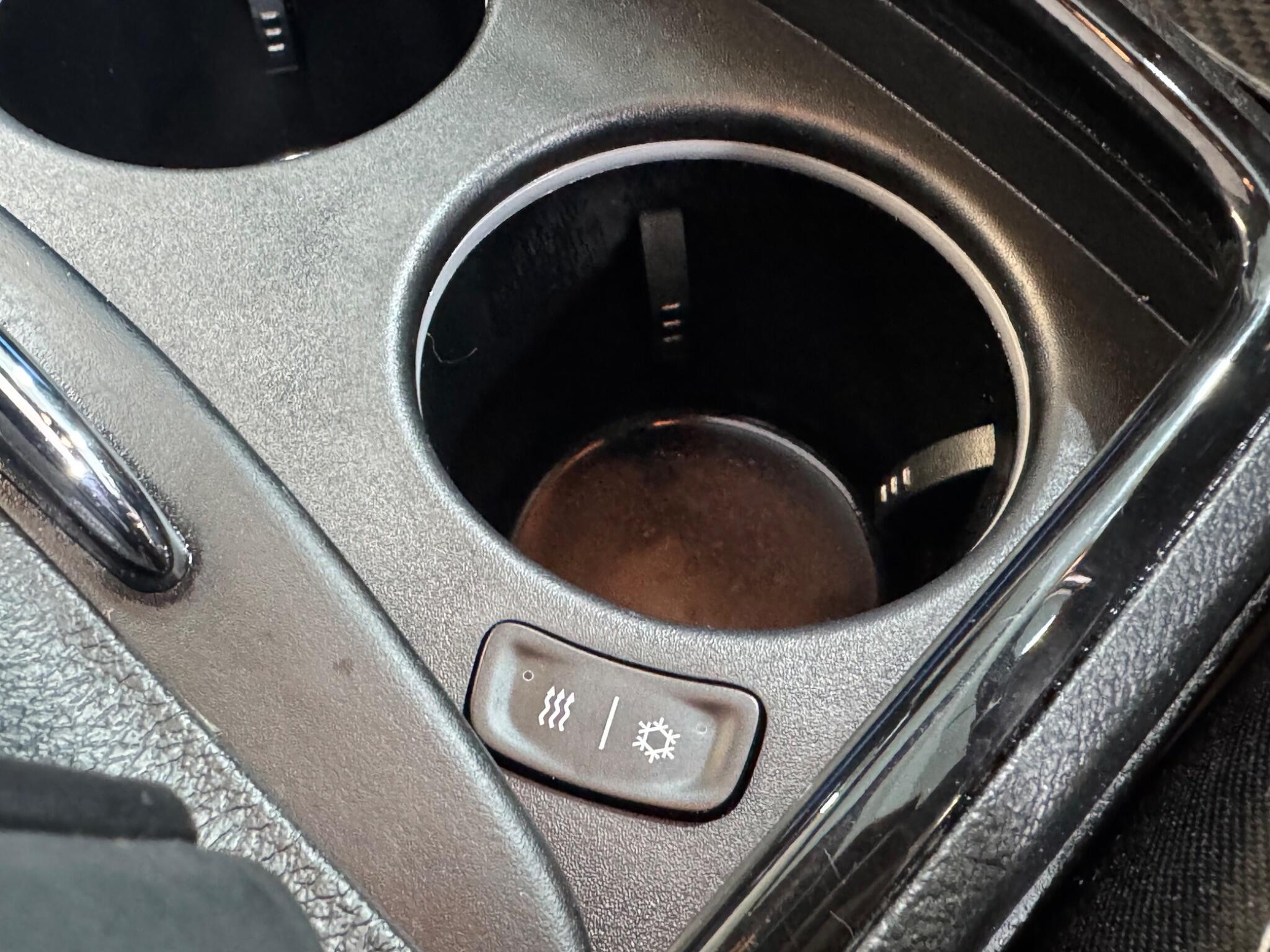 Chrysler 300C - Image 17