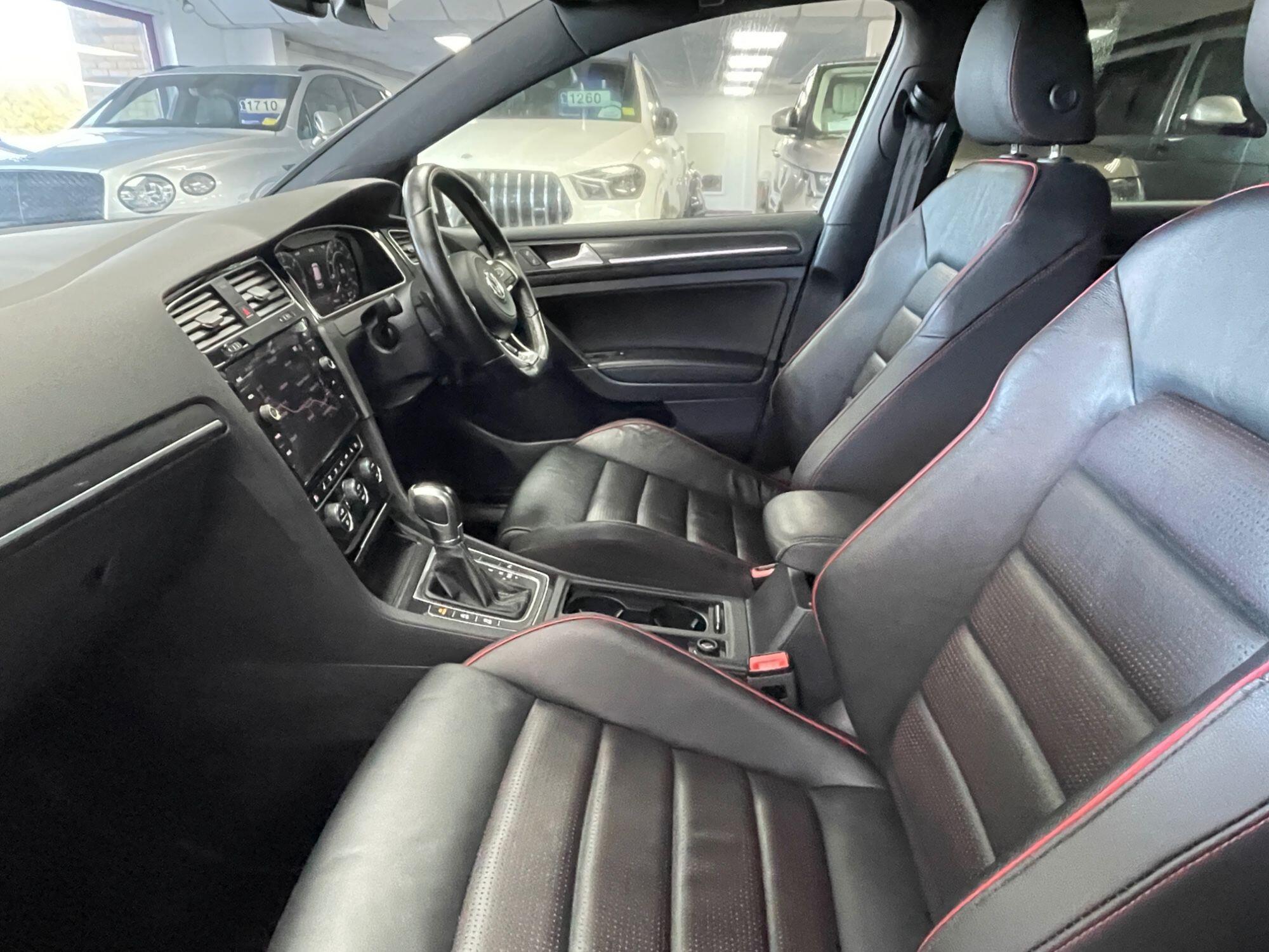 Volkswagen Golf - Image 32