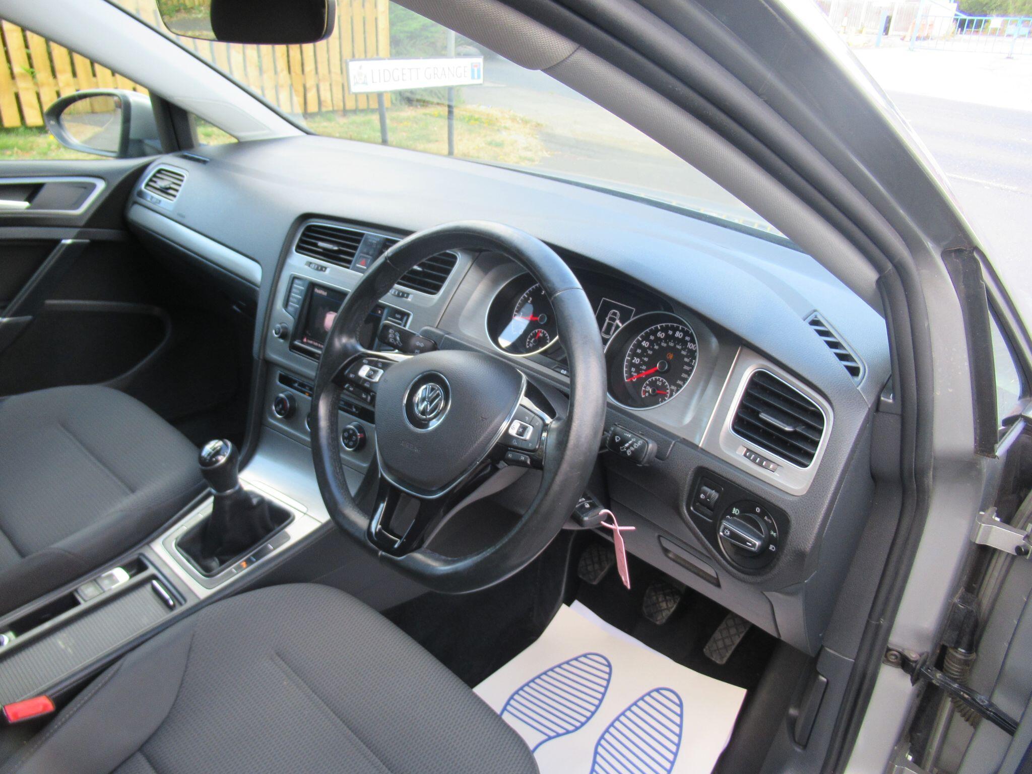 Volkswagen Golf - Image 17