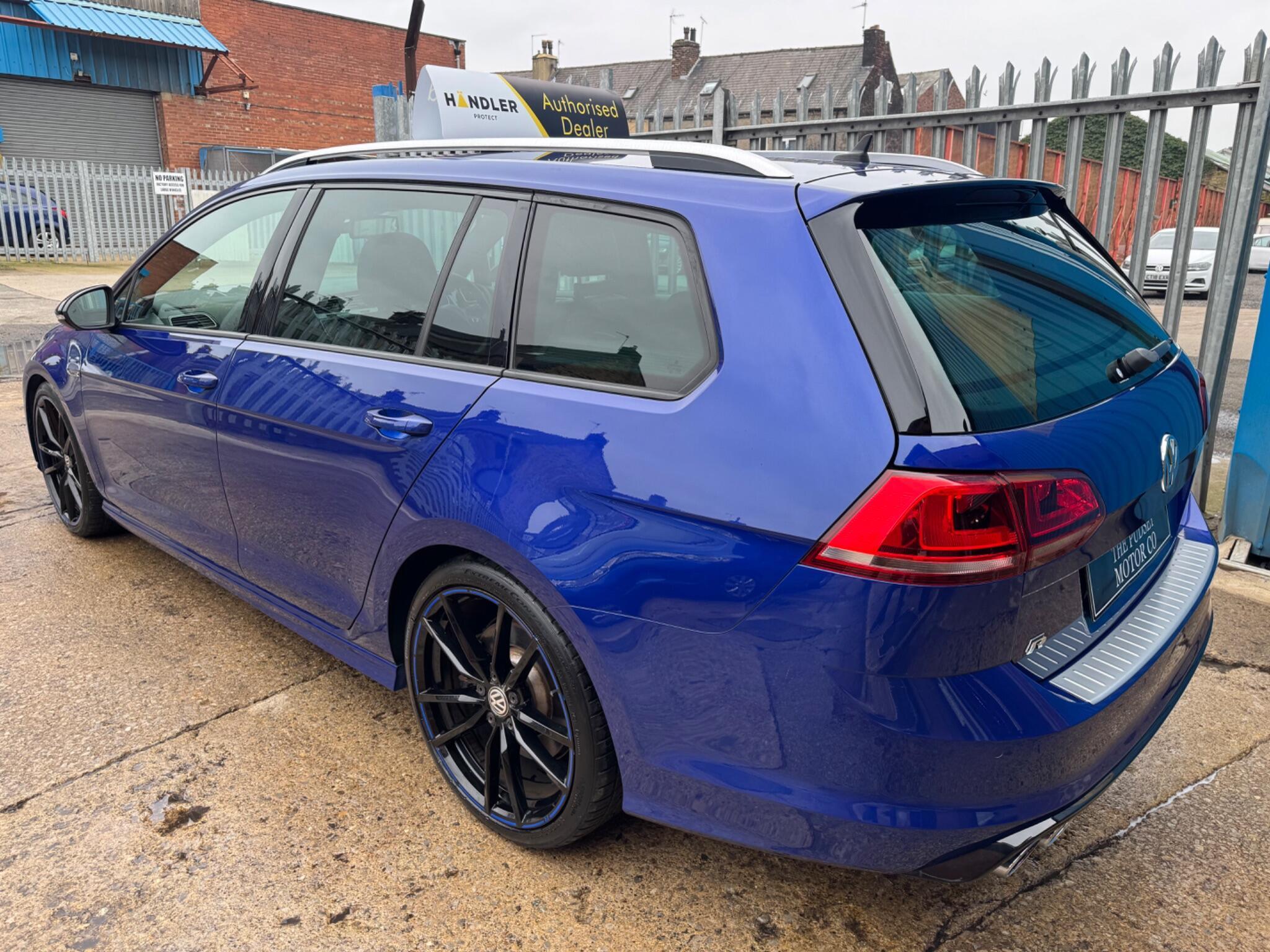 Volkswagen Golf - Image 9