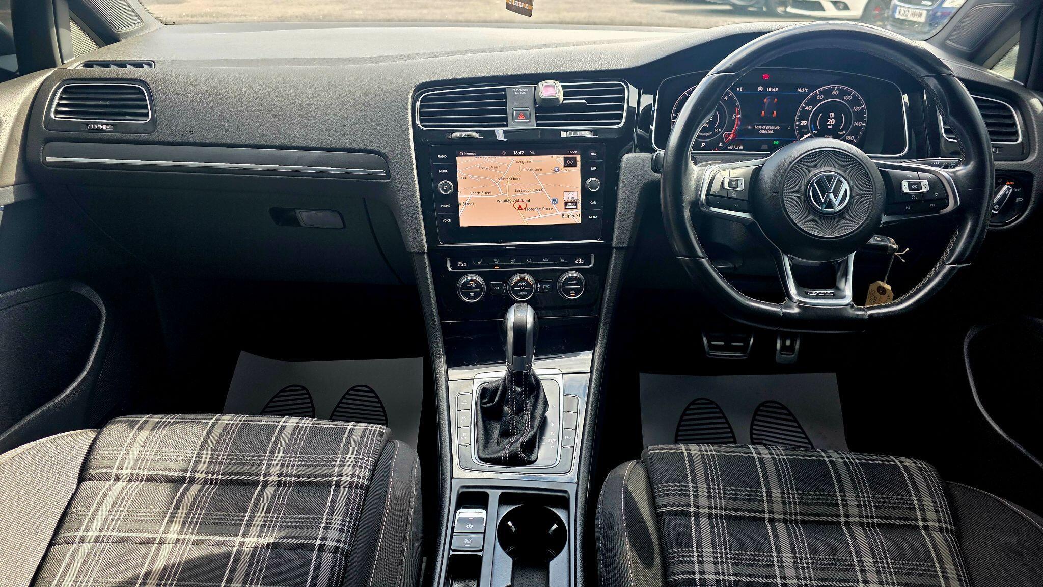 Volkswagen Golf - Image 20