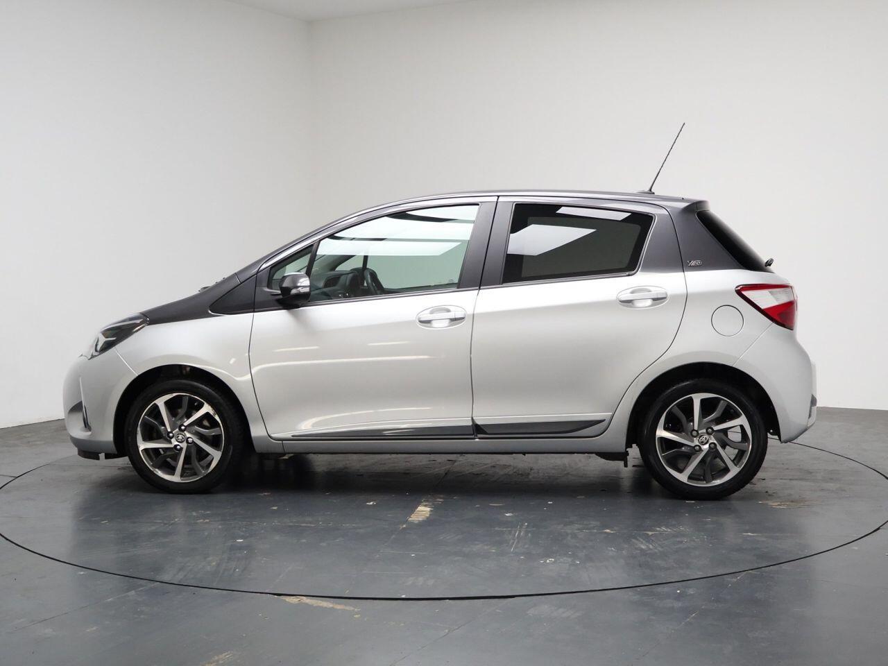 Toyota Yaris - Image 8