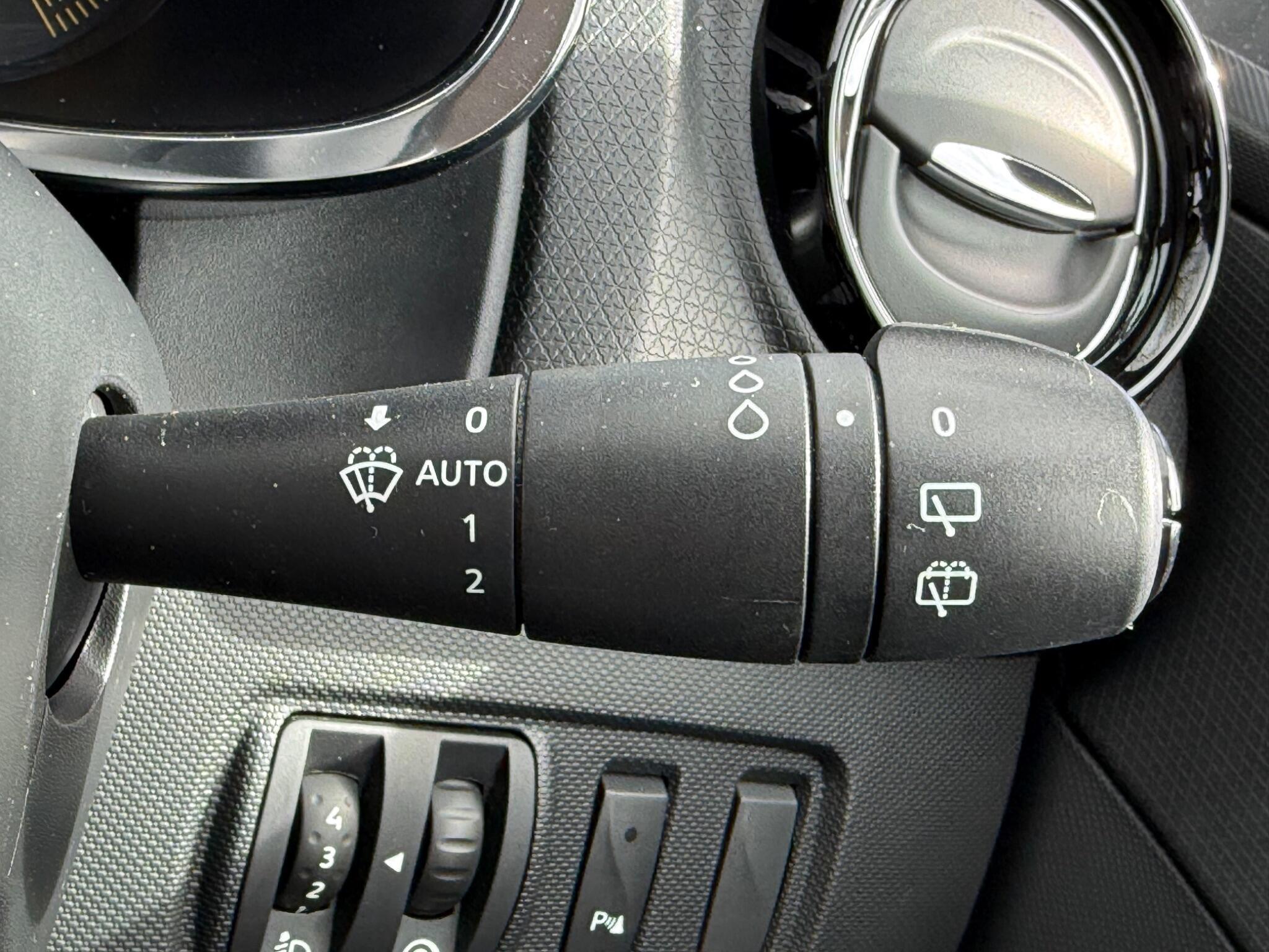 Renault Clio - Image 30