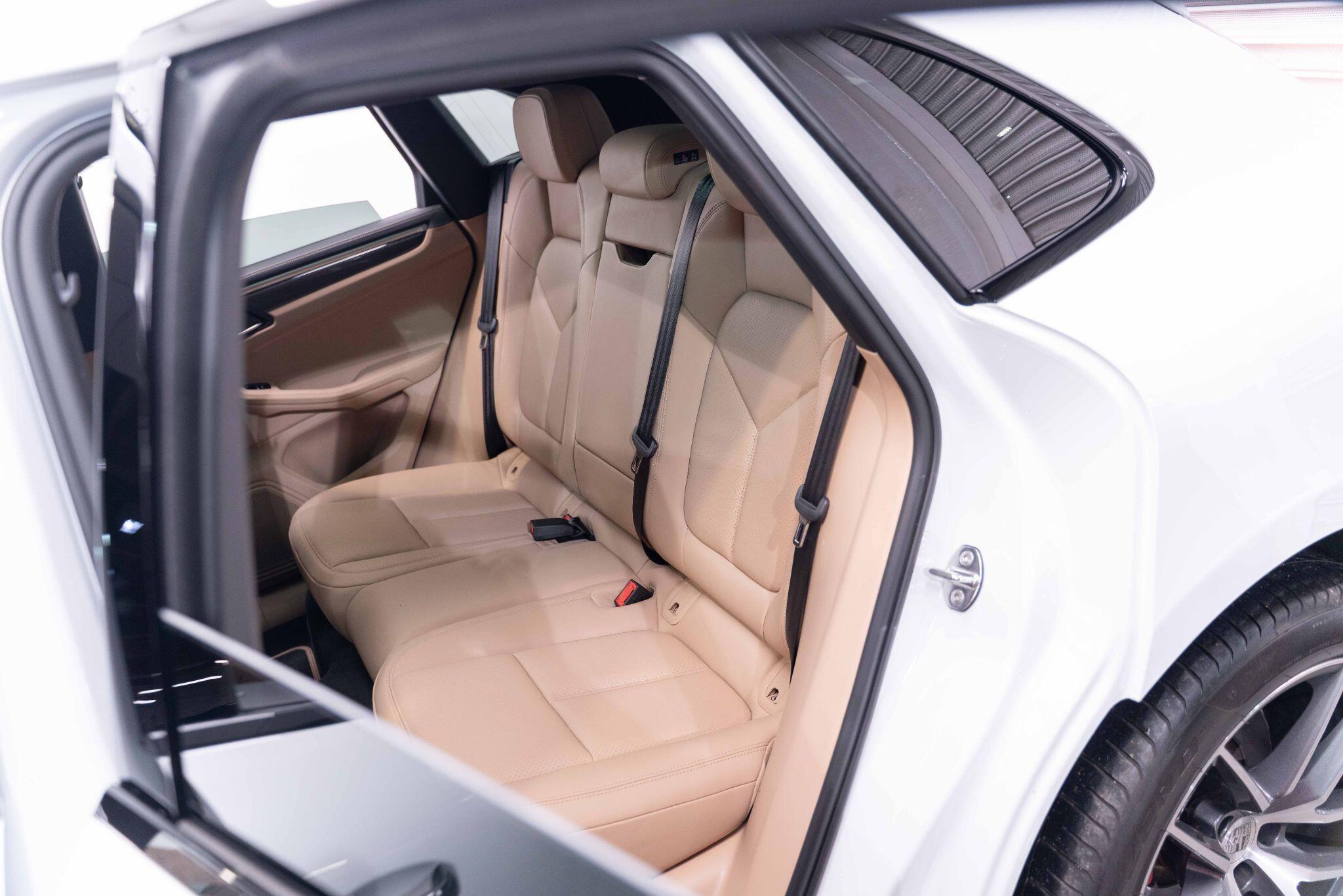 Porsche Macan - Image 23