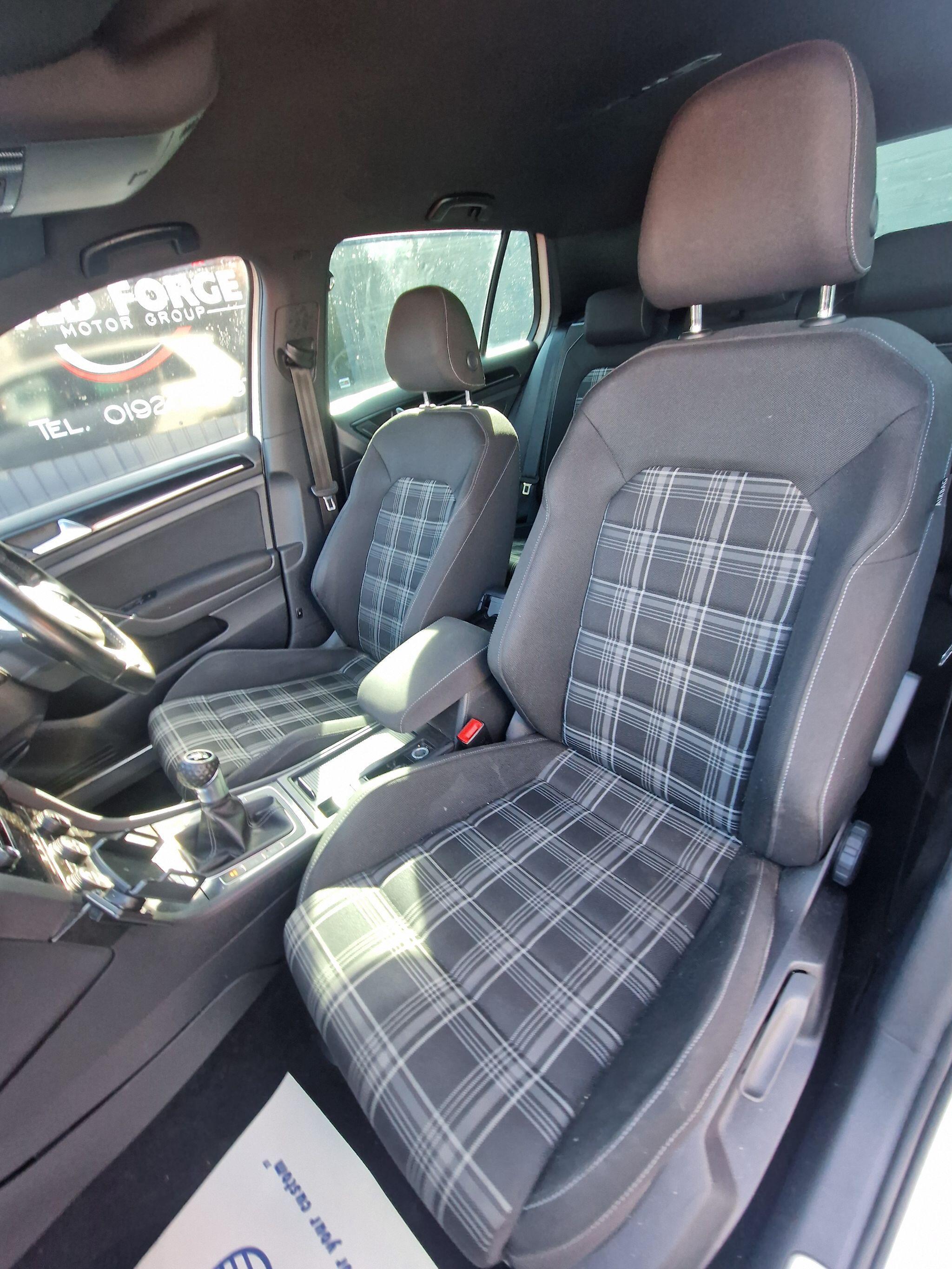 Volkswagen Golf - Image 52