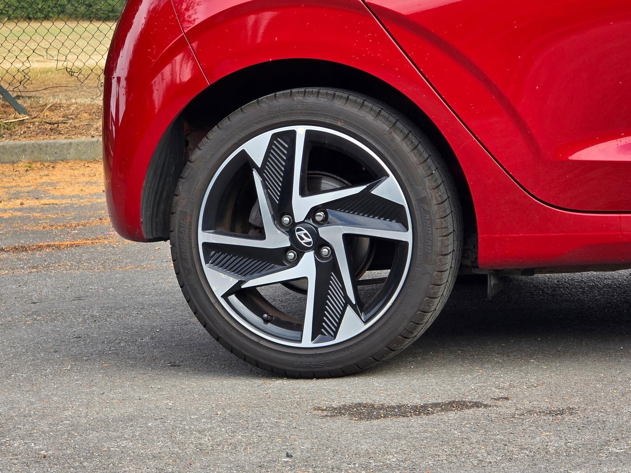 Hyundai i10 - Image 17