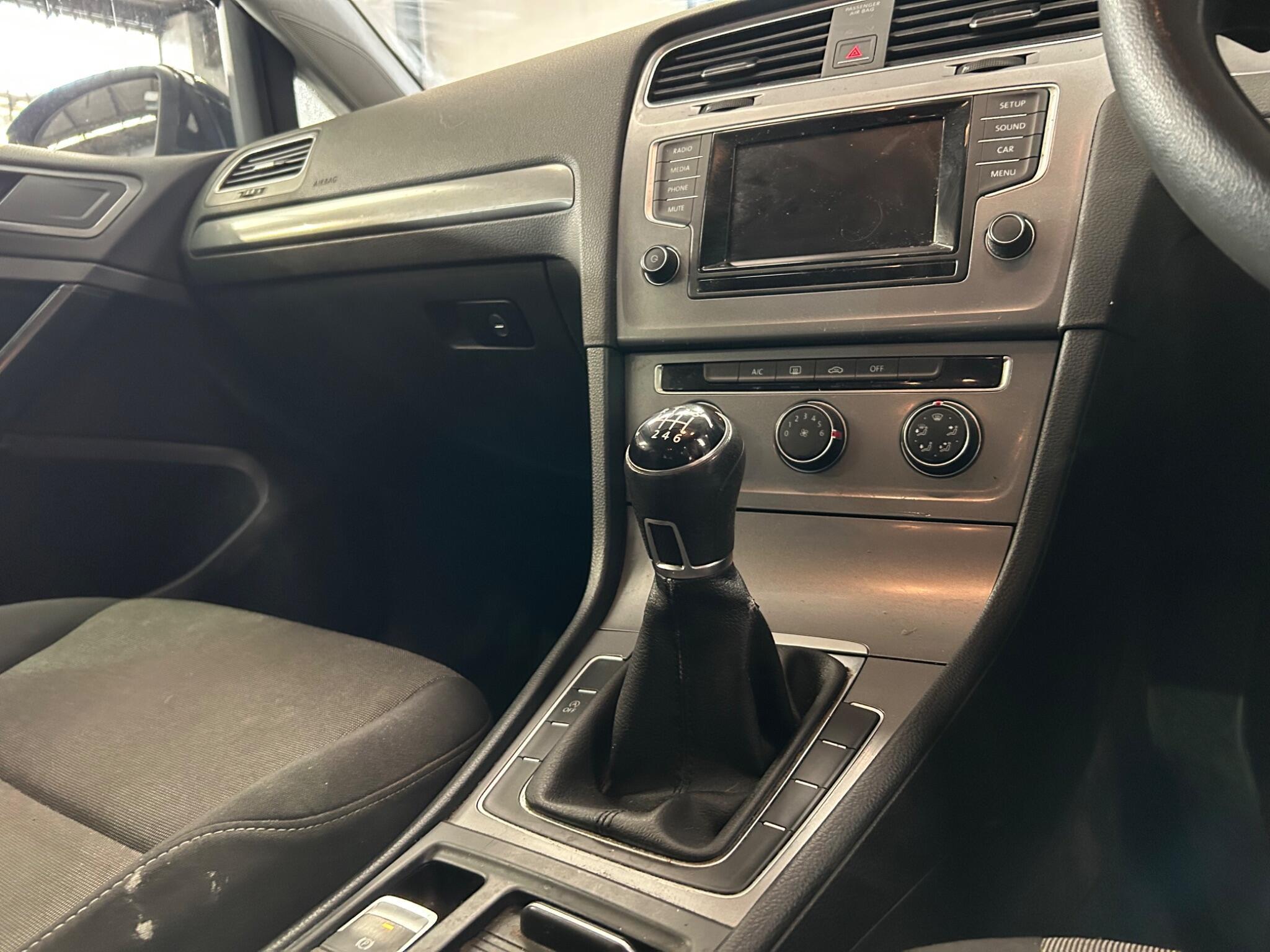 Volkswagen Golf - Image 11