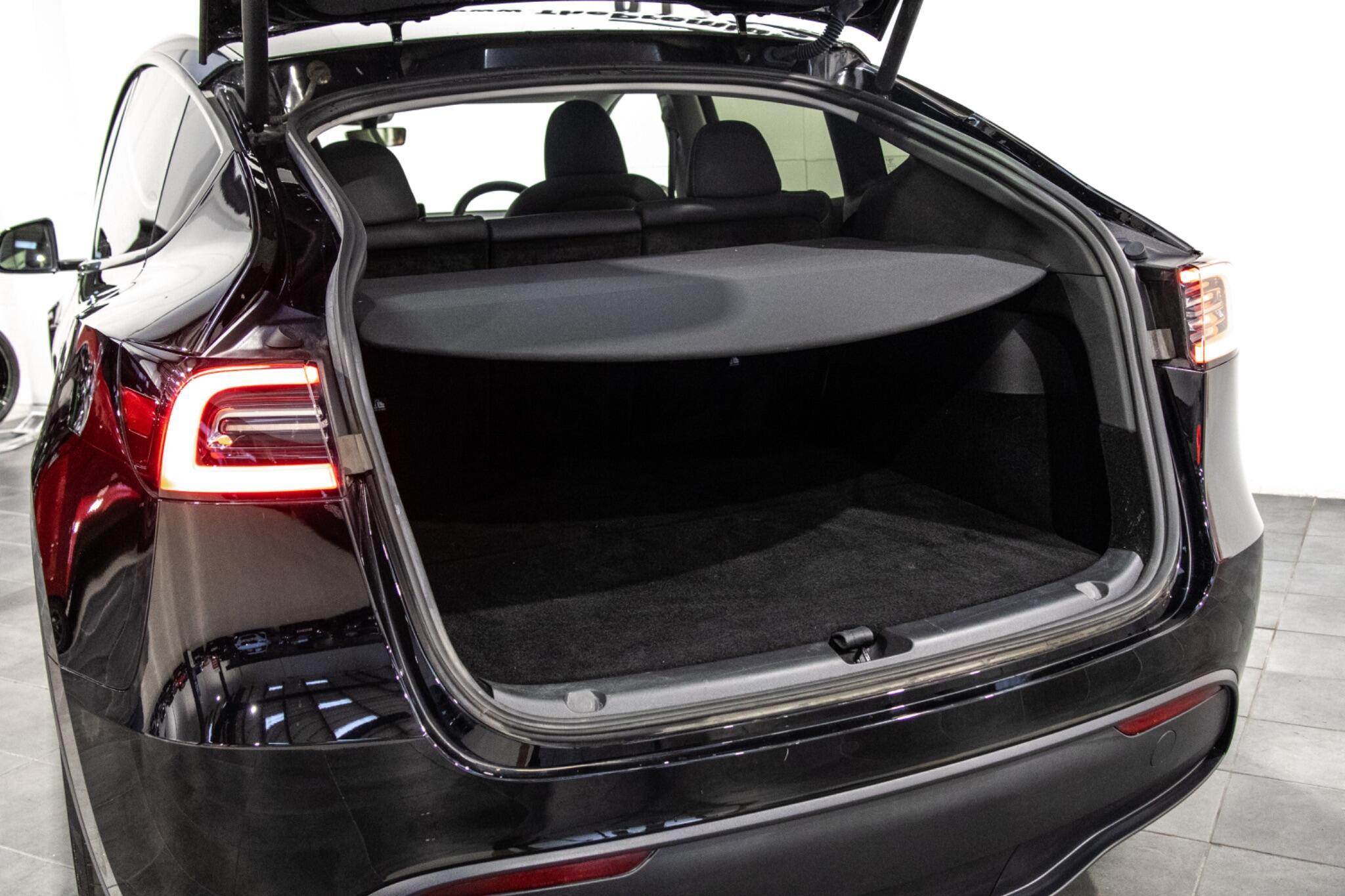 Tesla Model Y - Image 10
