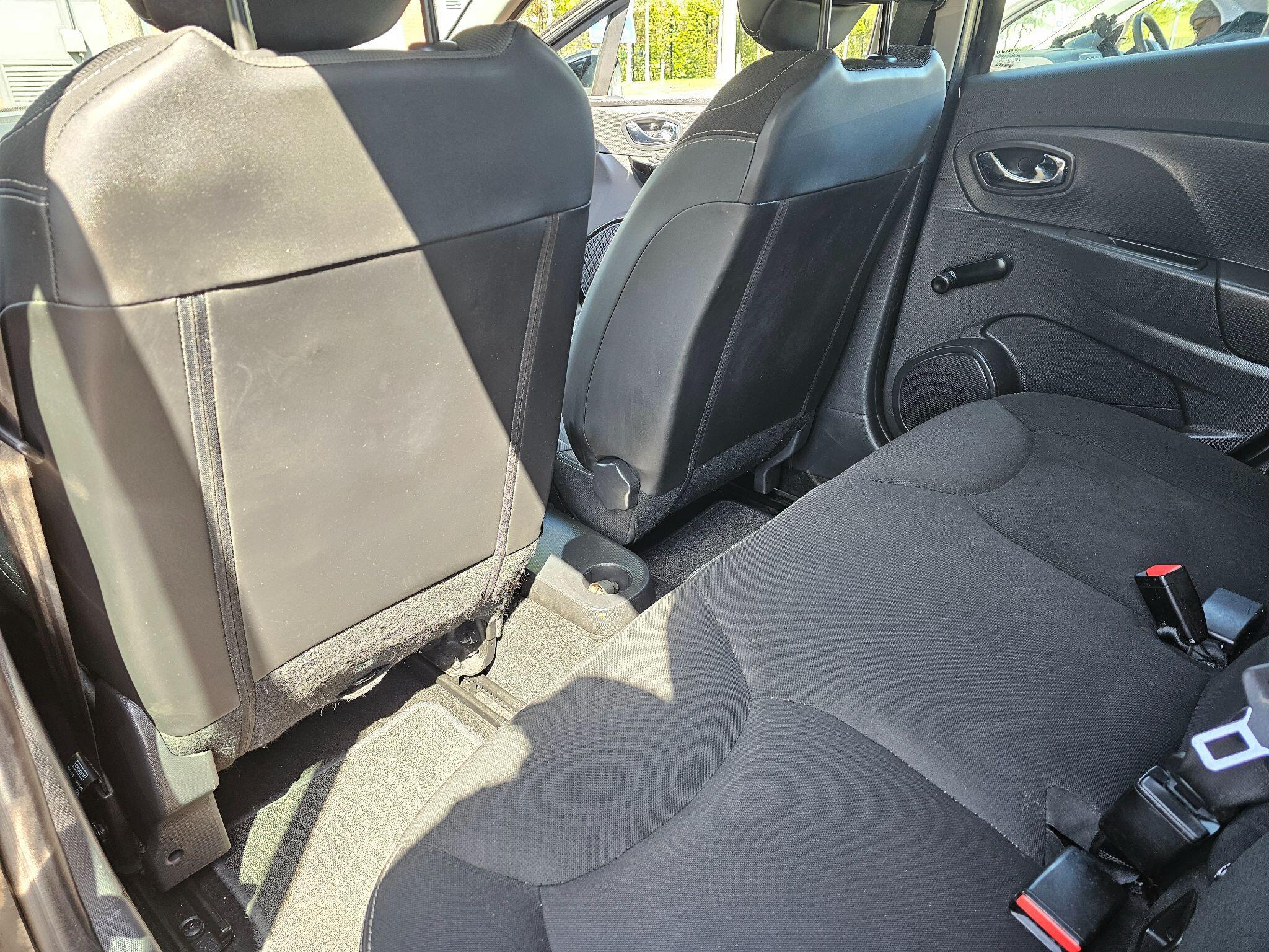 Renault Clio - Image 25