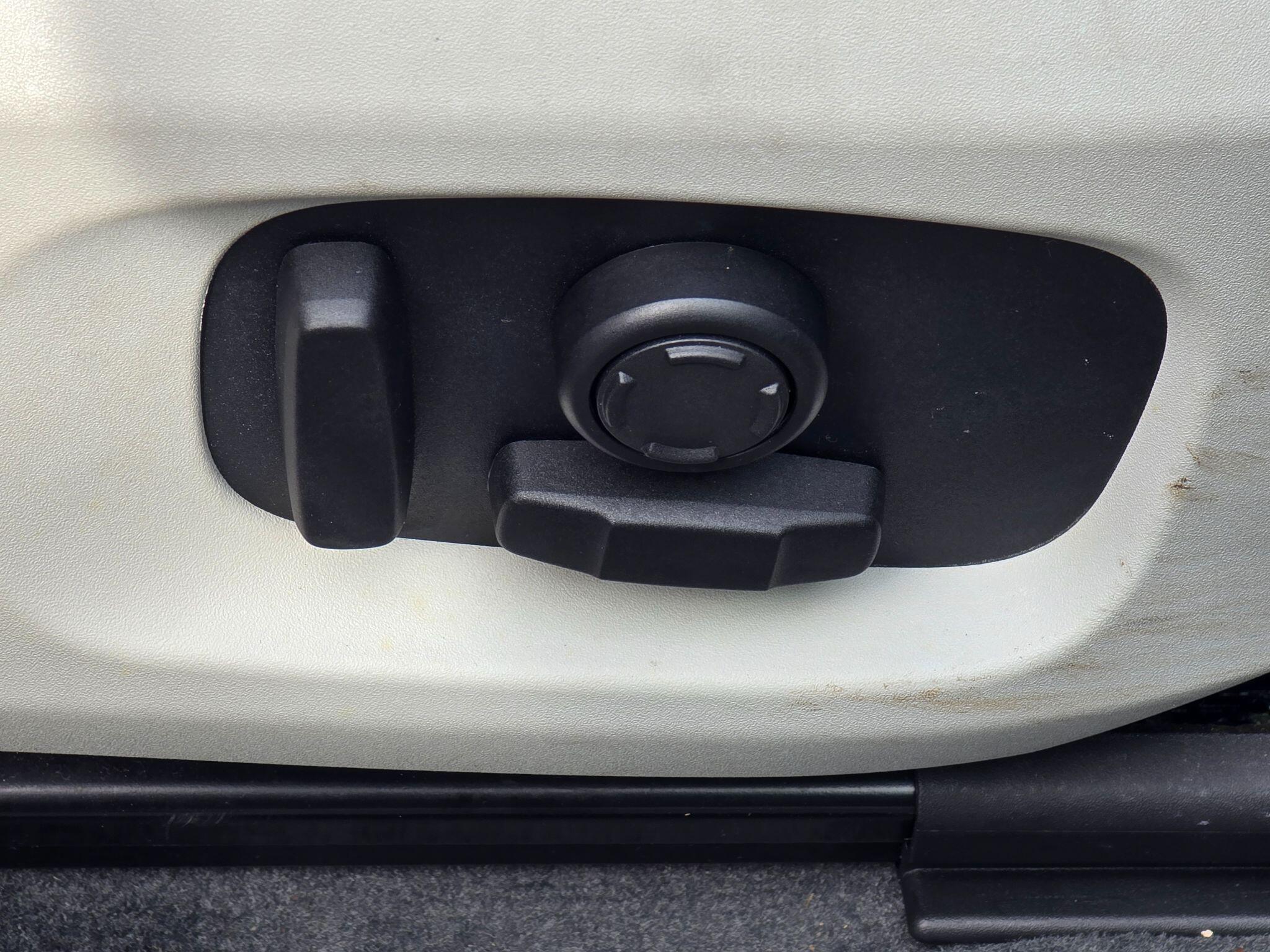 Land Rover Range Rover Evoque - Image 30