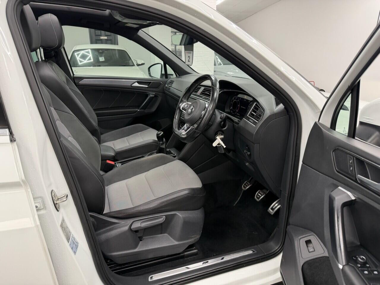 Volkswagen Tiguan - Image 16