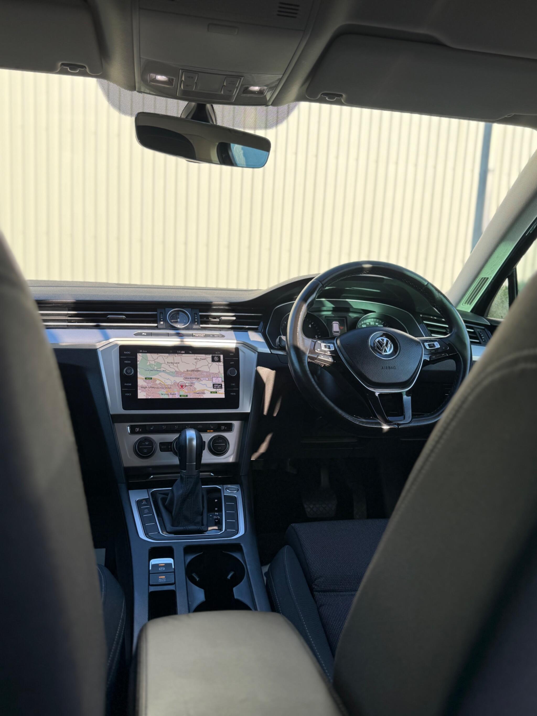 Volkswagen Passat - Image 31