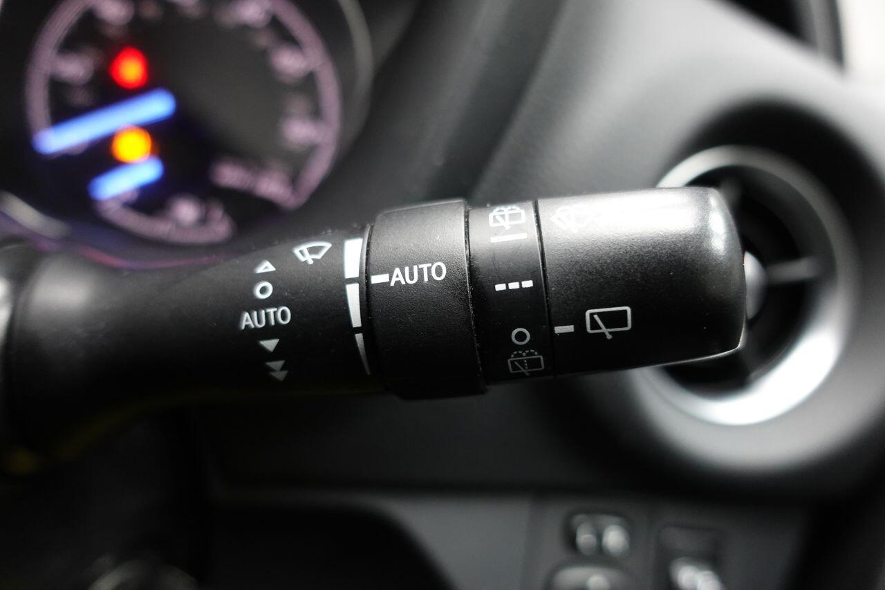 Toyota Yaris - Image 30