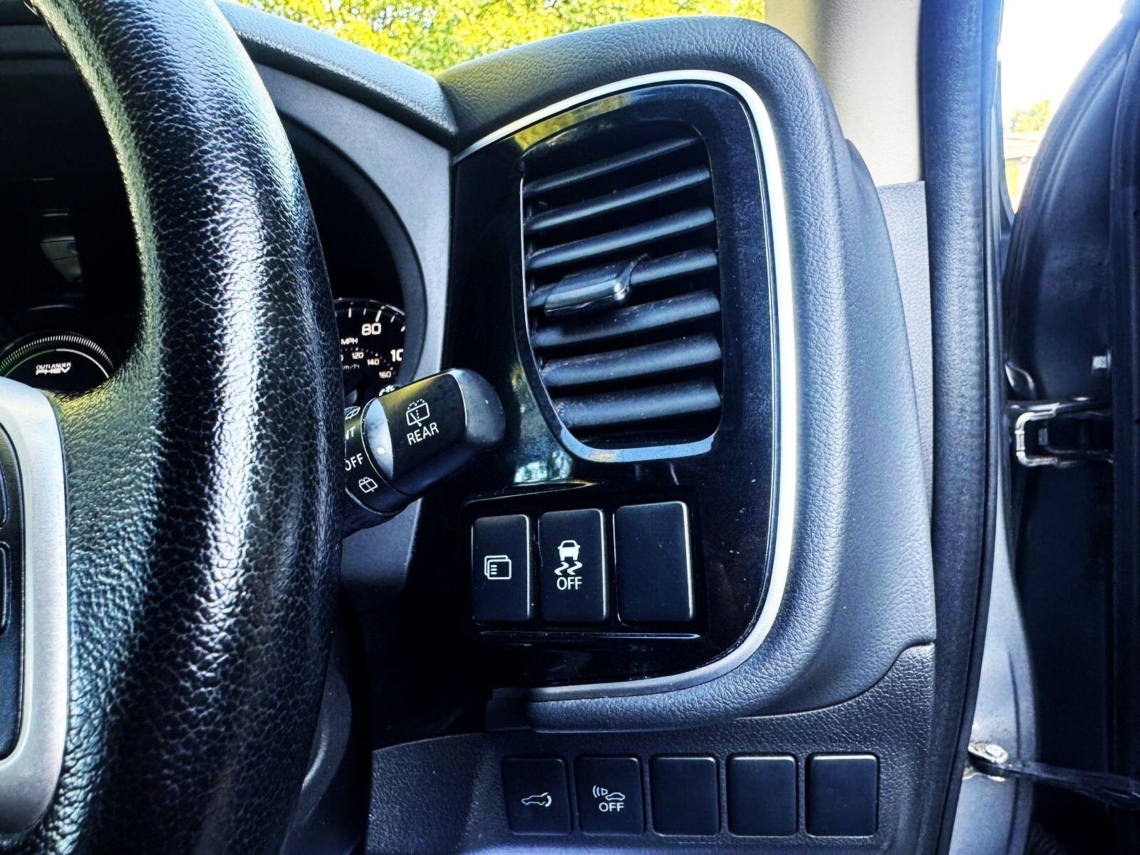 Mitsubishi Outlander - Image 16