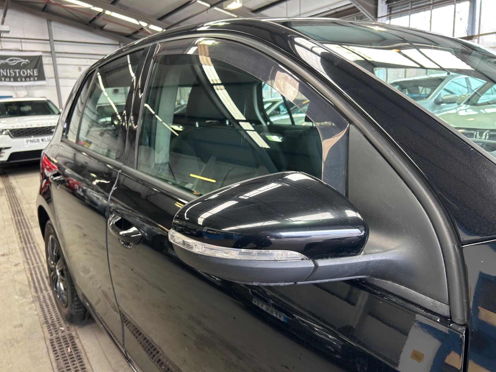 Volkswagen Golf - Image 19