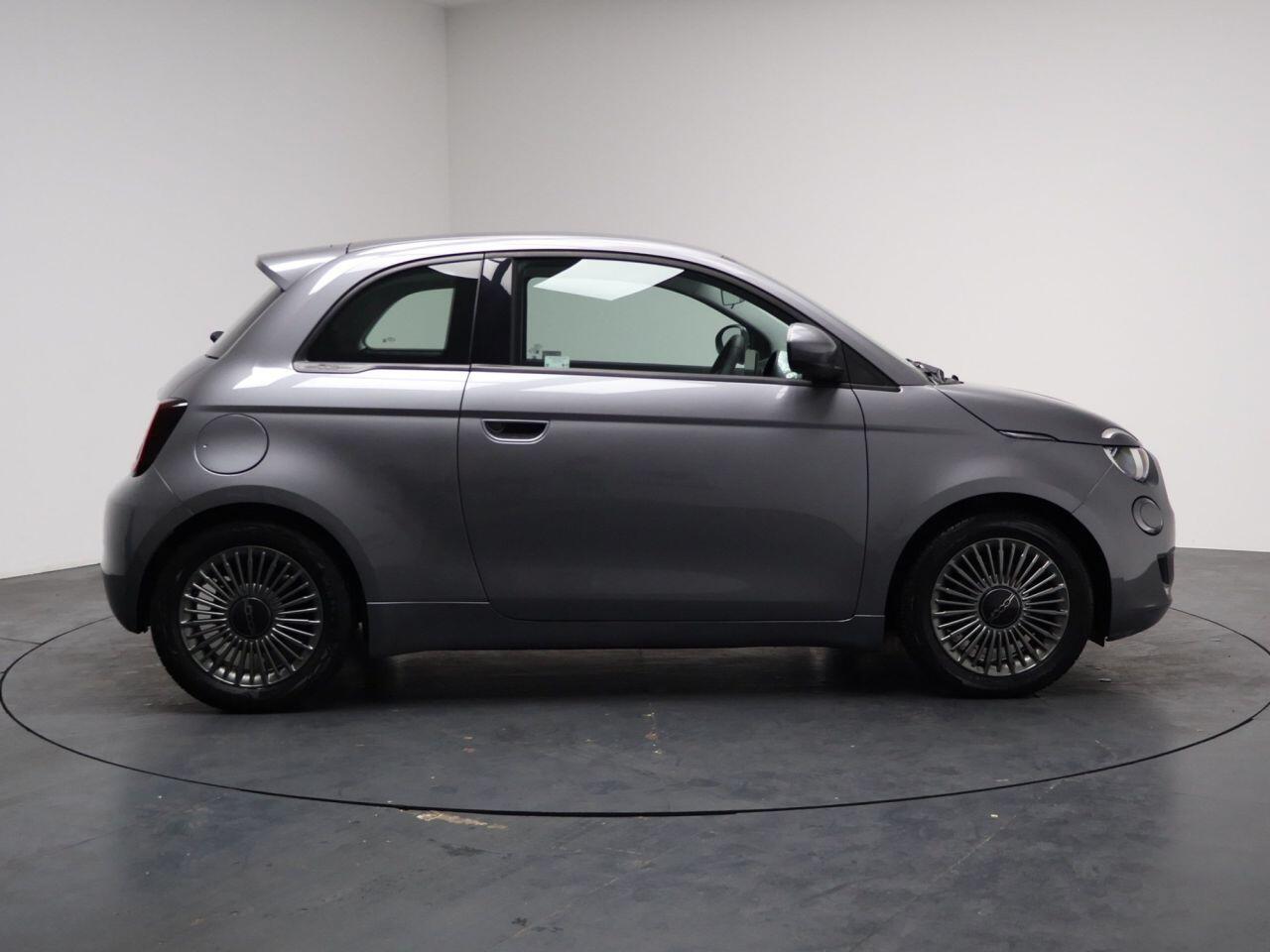 Fiat 500e - Image 18