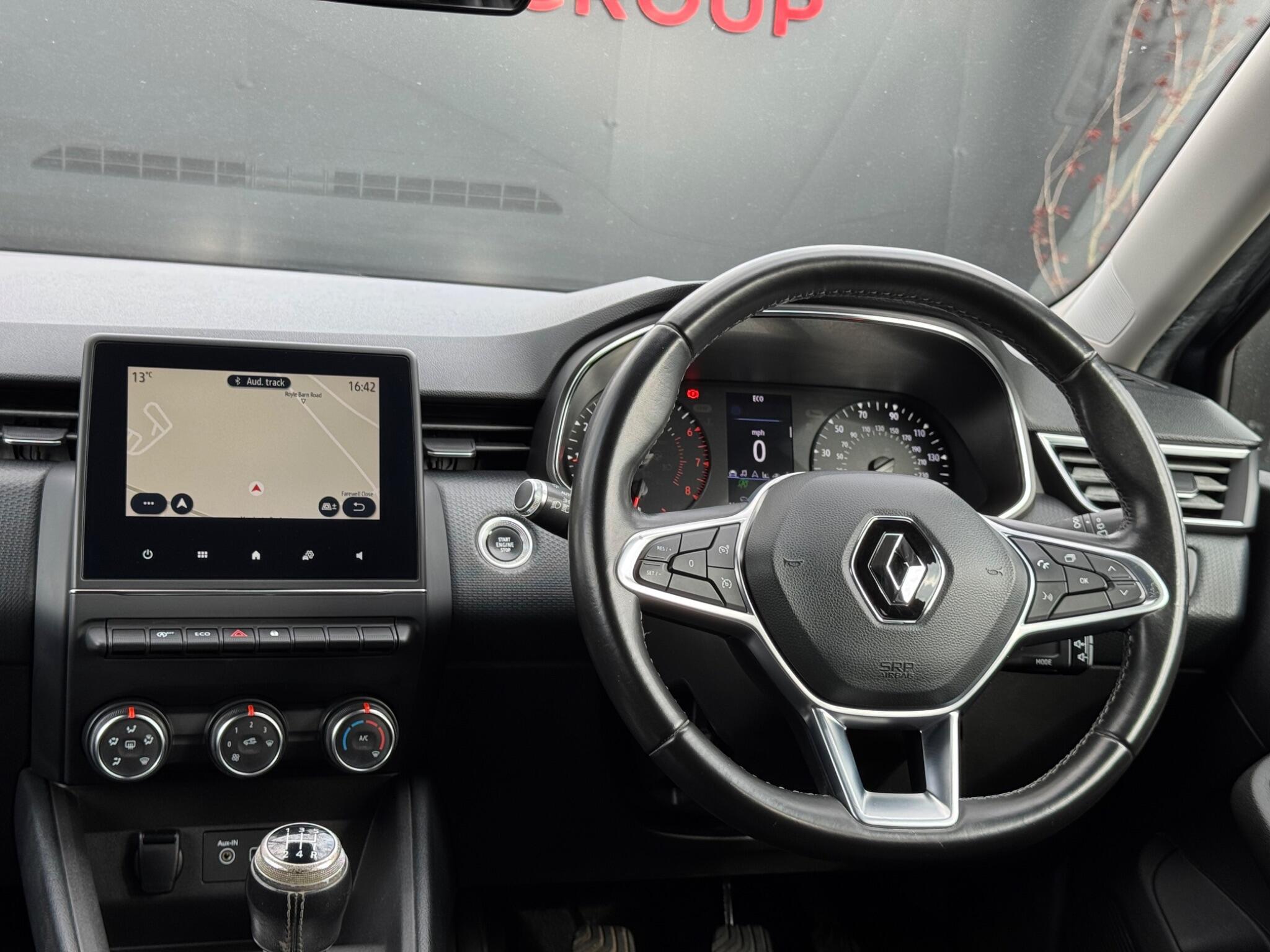 Renault Clio - Image 49