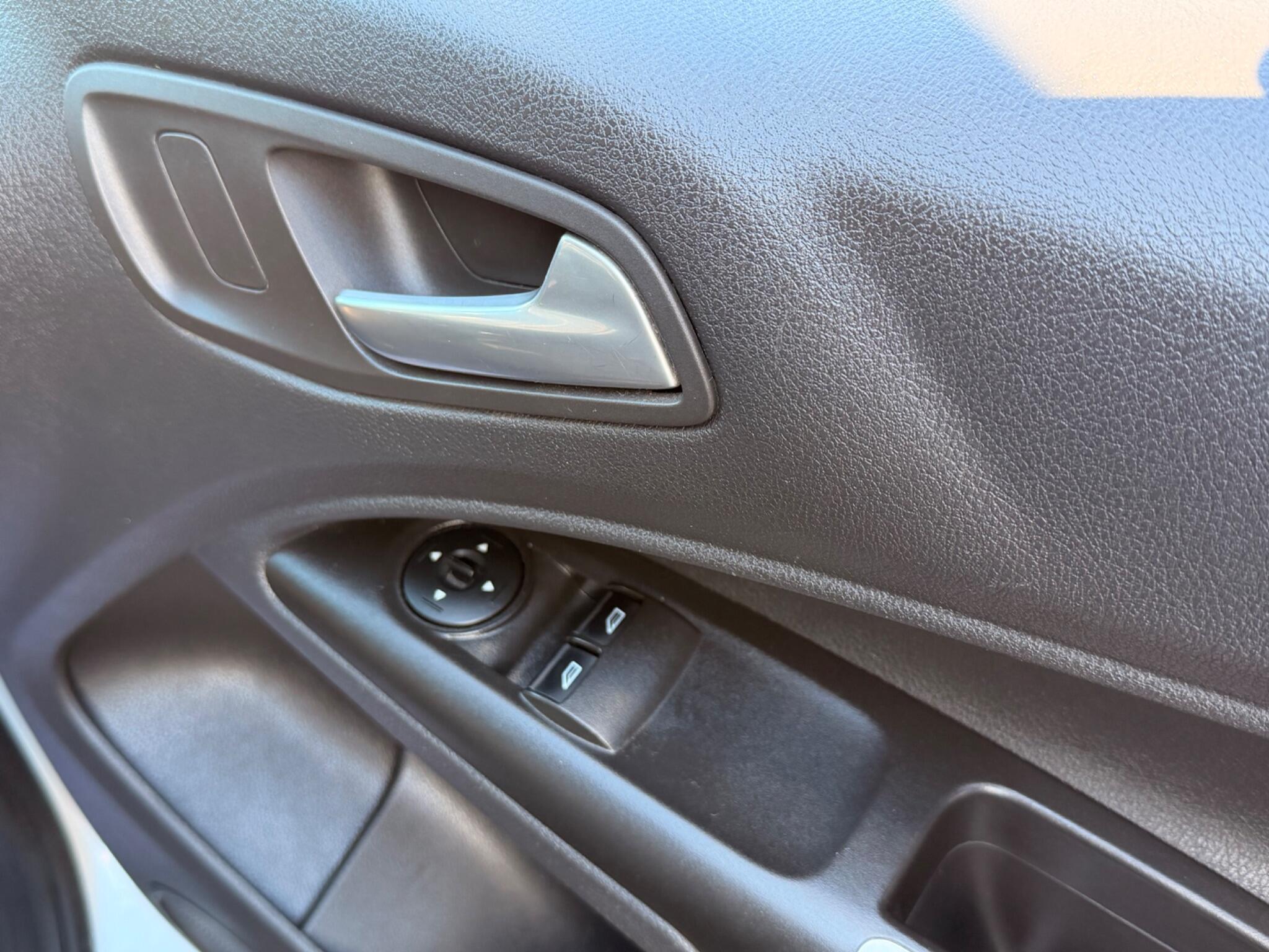 Ford Transit Connect - Image 22
