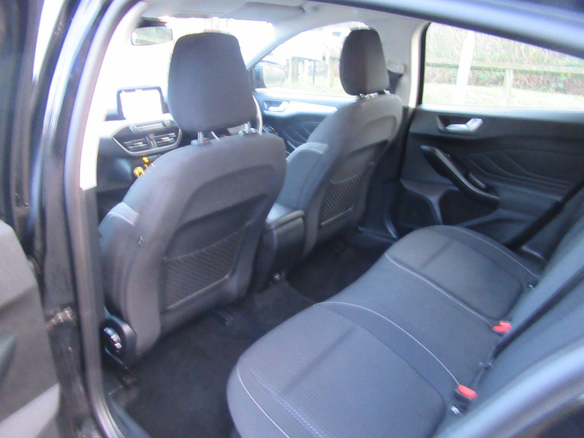 Ford Focus - Image 16