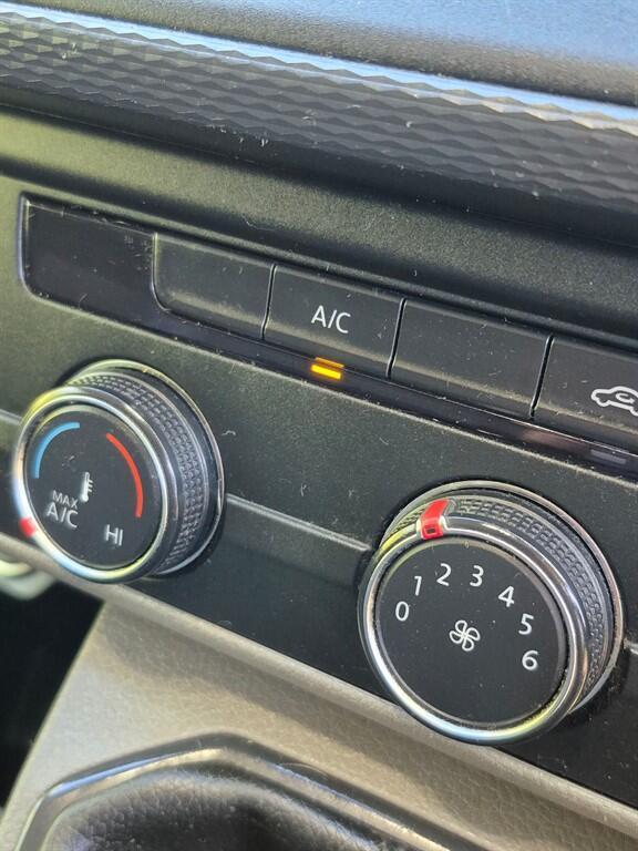 Volkswagen Transporter - Image 14