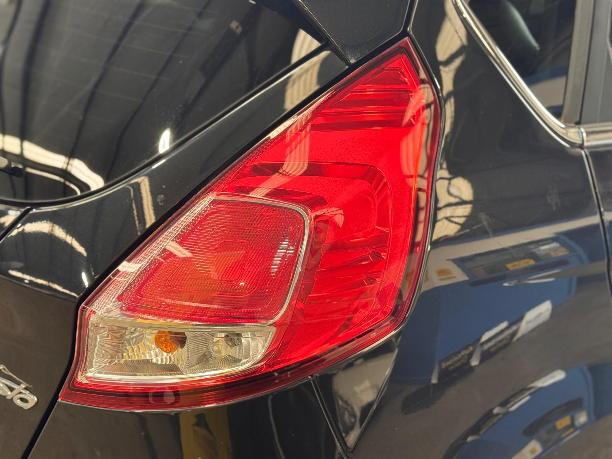 Ford Fiesta - Image 12