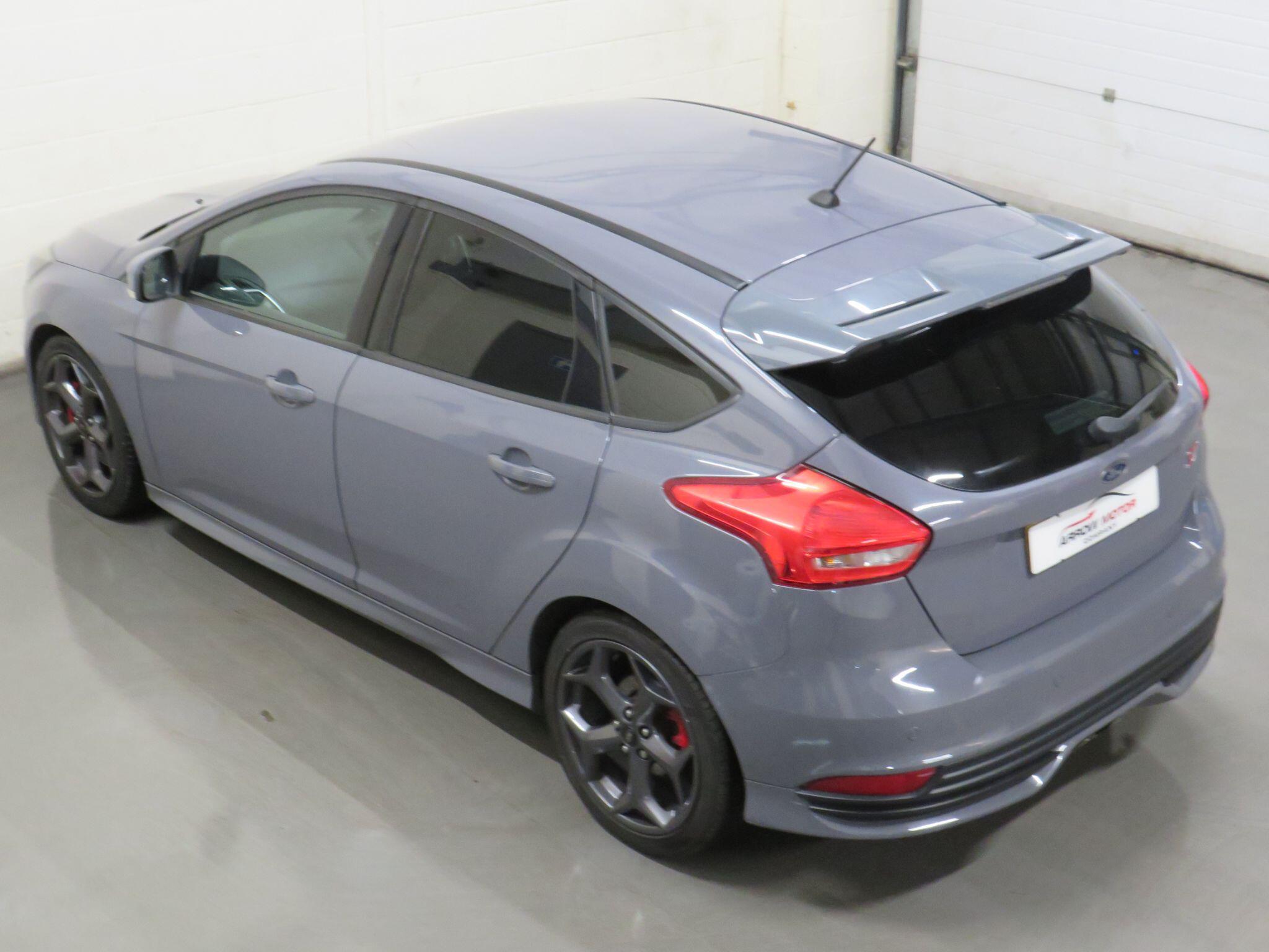 Ford Focus - Image 10